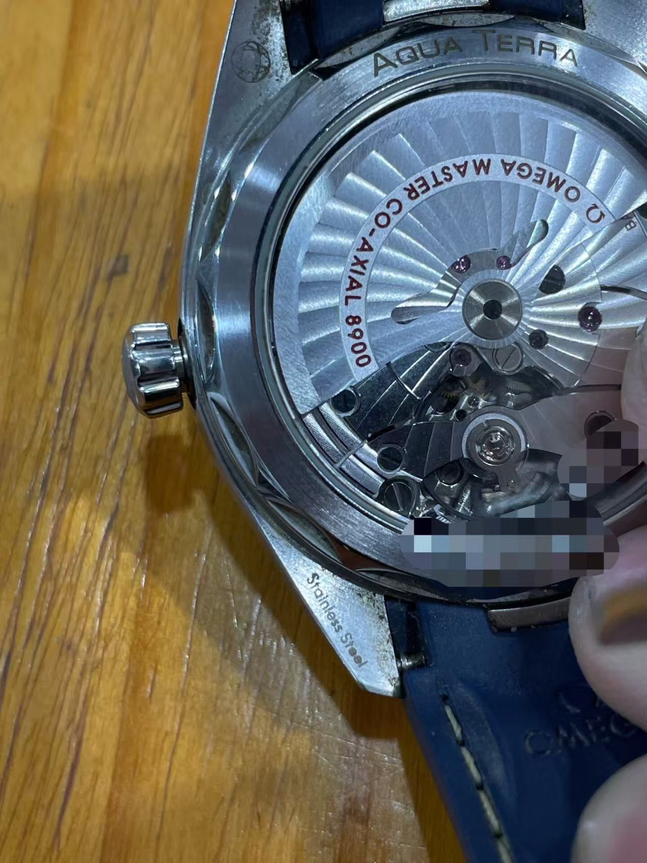 Omega 220.12.41.21.06.001 detail 3