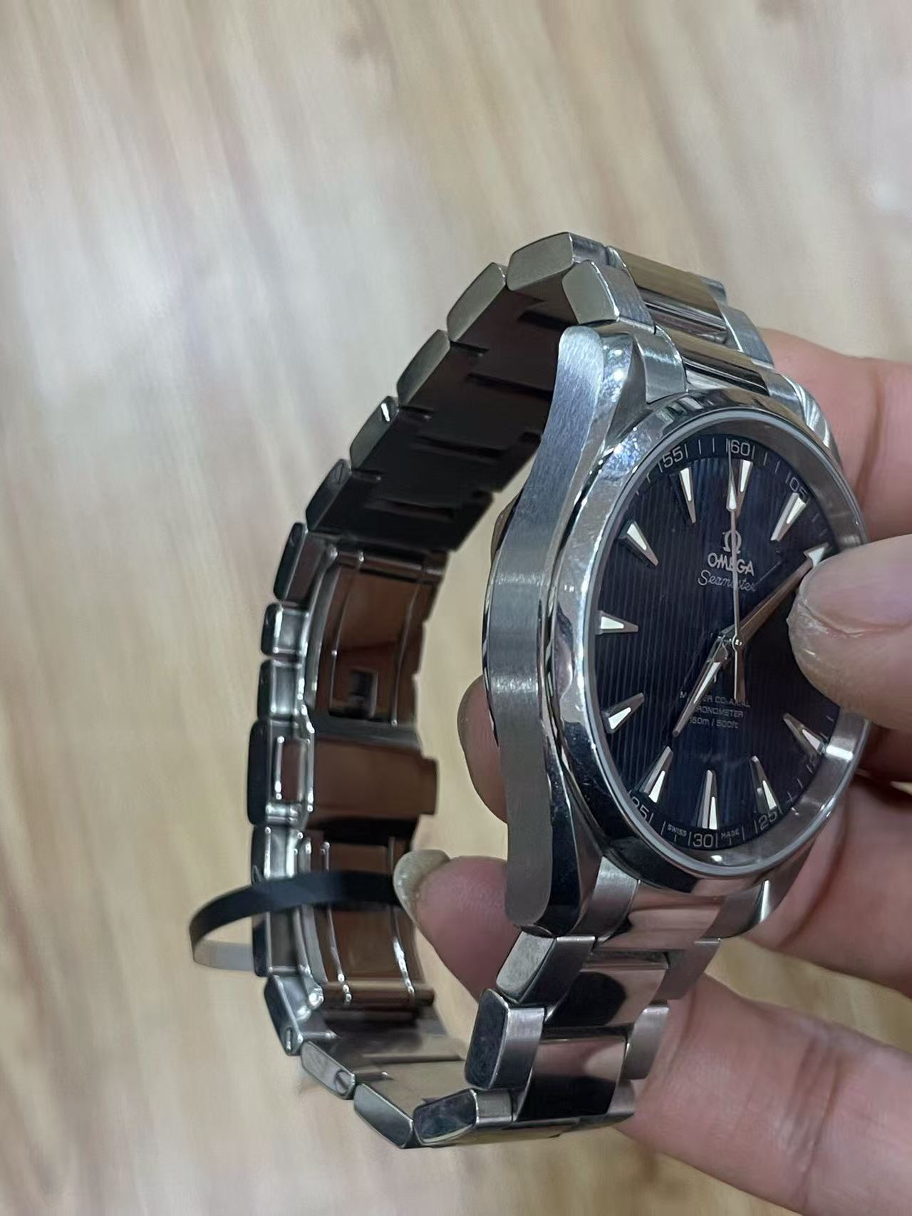 Omega 231.10.42.21.03.003 detail 1