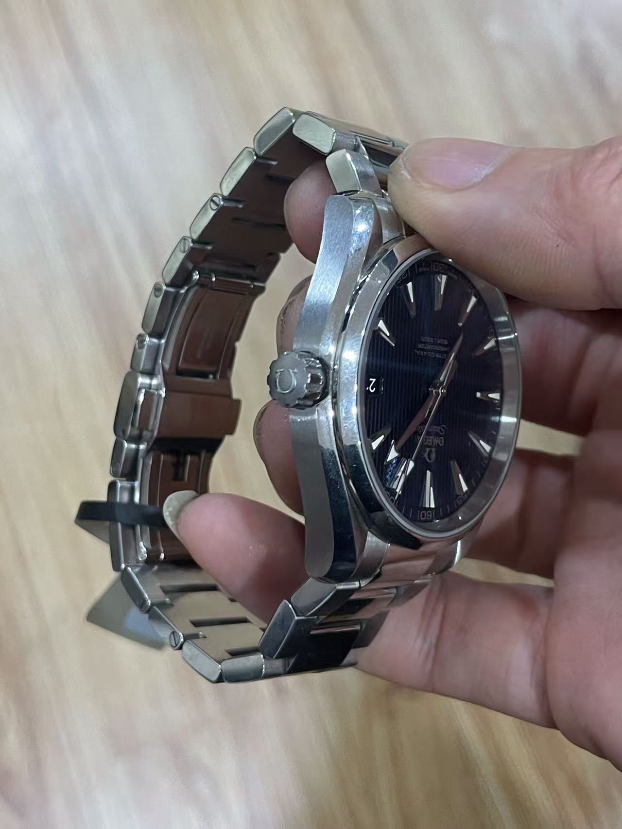 Omega 231.10.42.21.03.003 detail 2