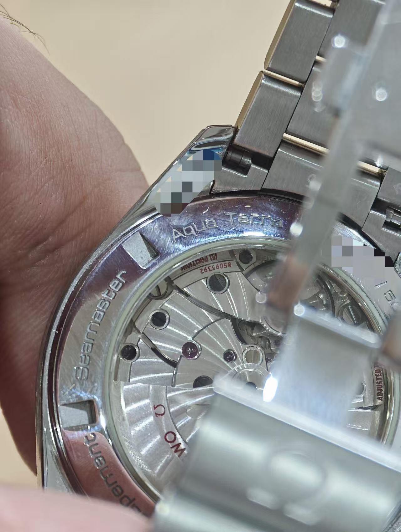 Omega 231.10.42.21.06.001 detail 3