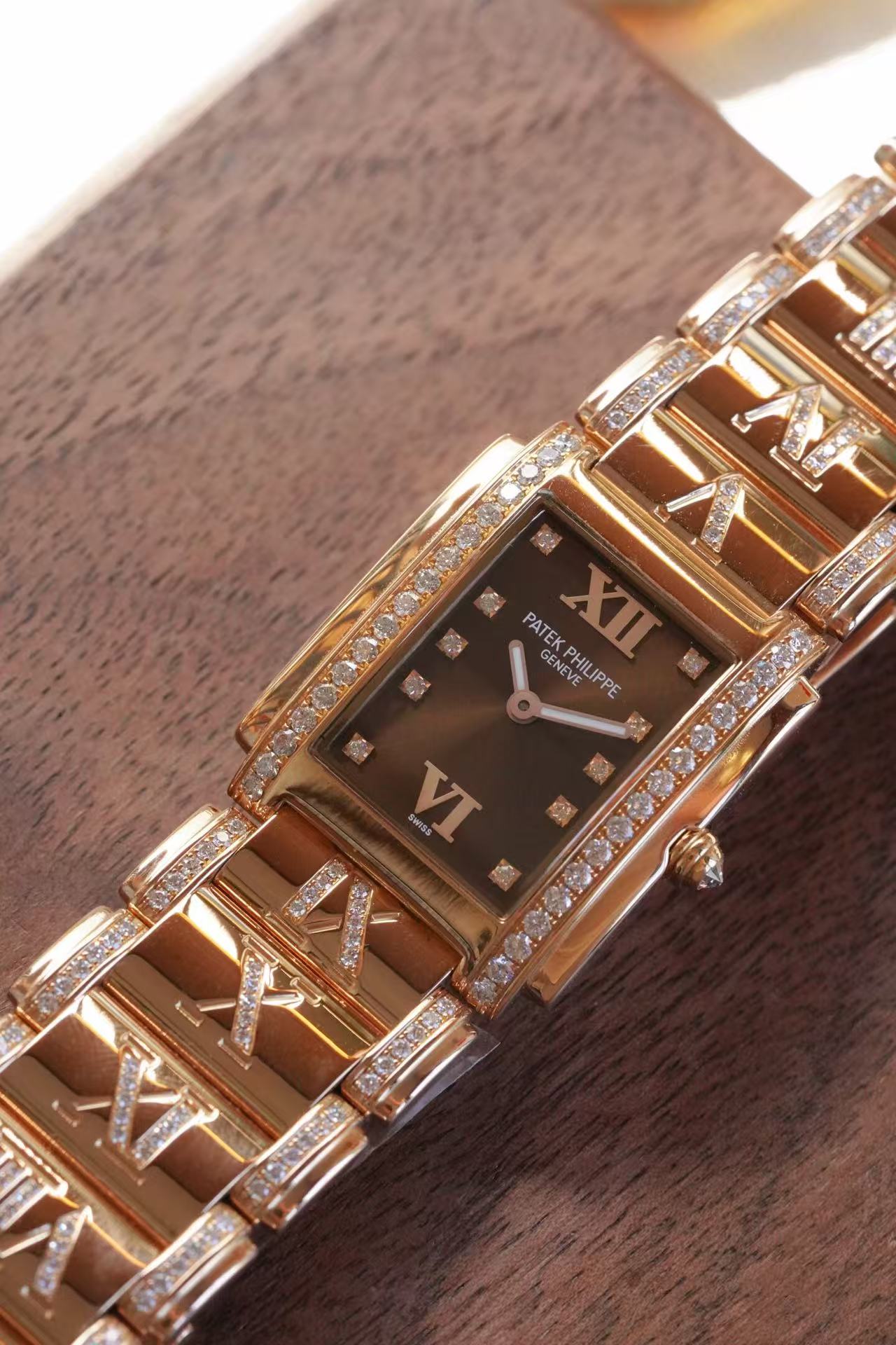 Patek Philippe 4910 detail 2