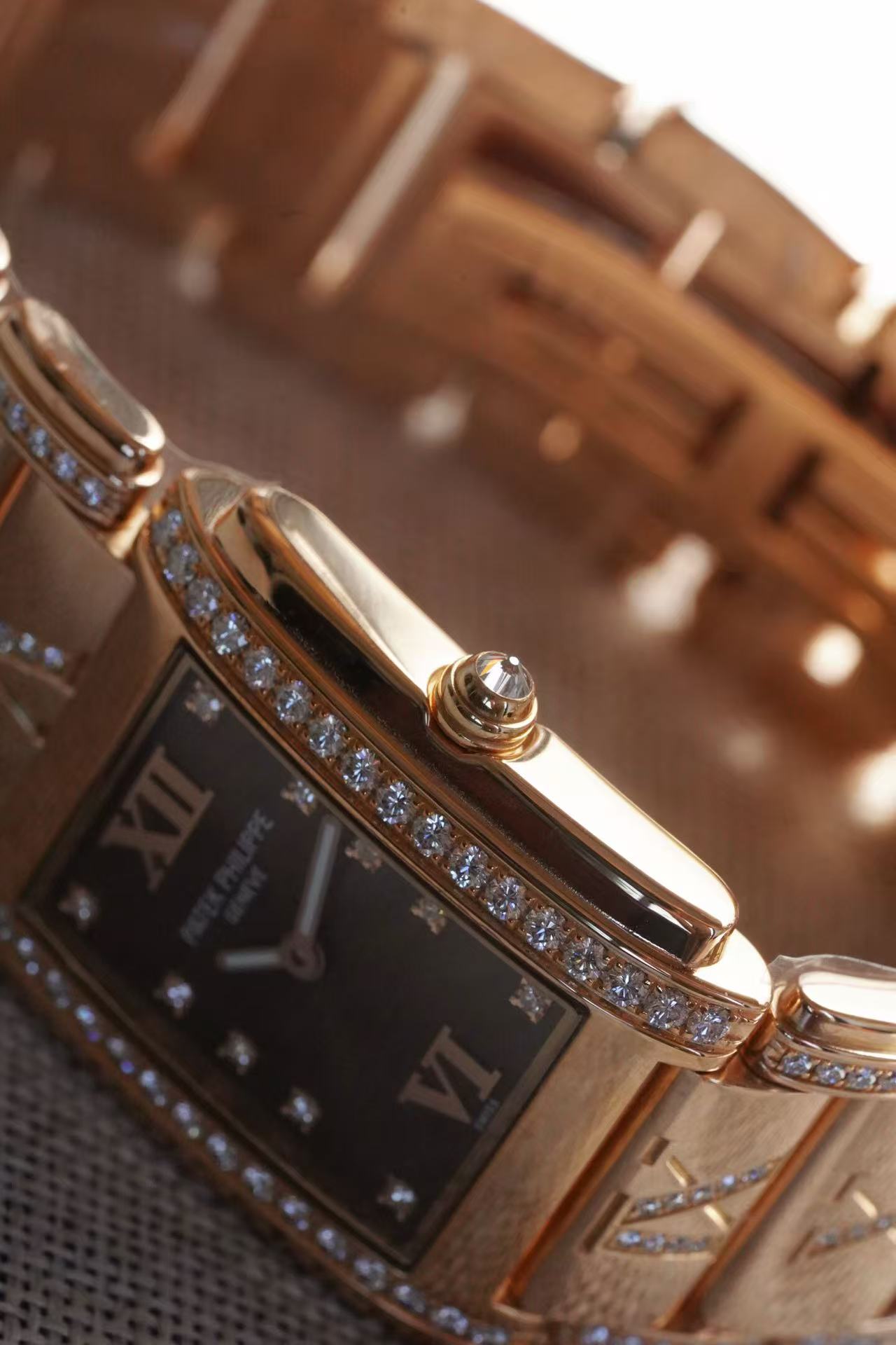Patek Philippe 4910 detail 3