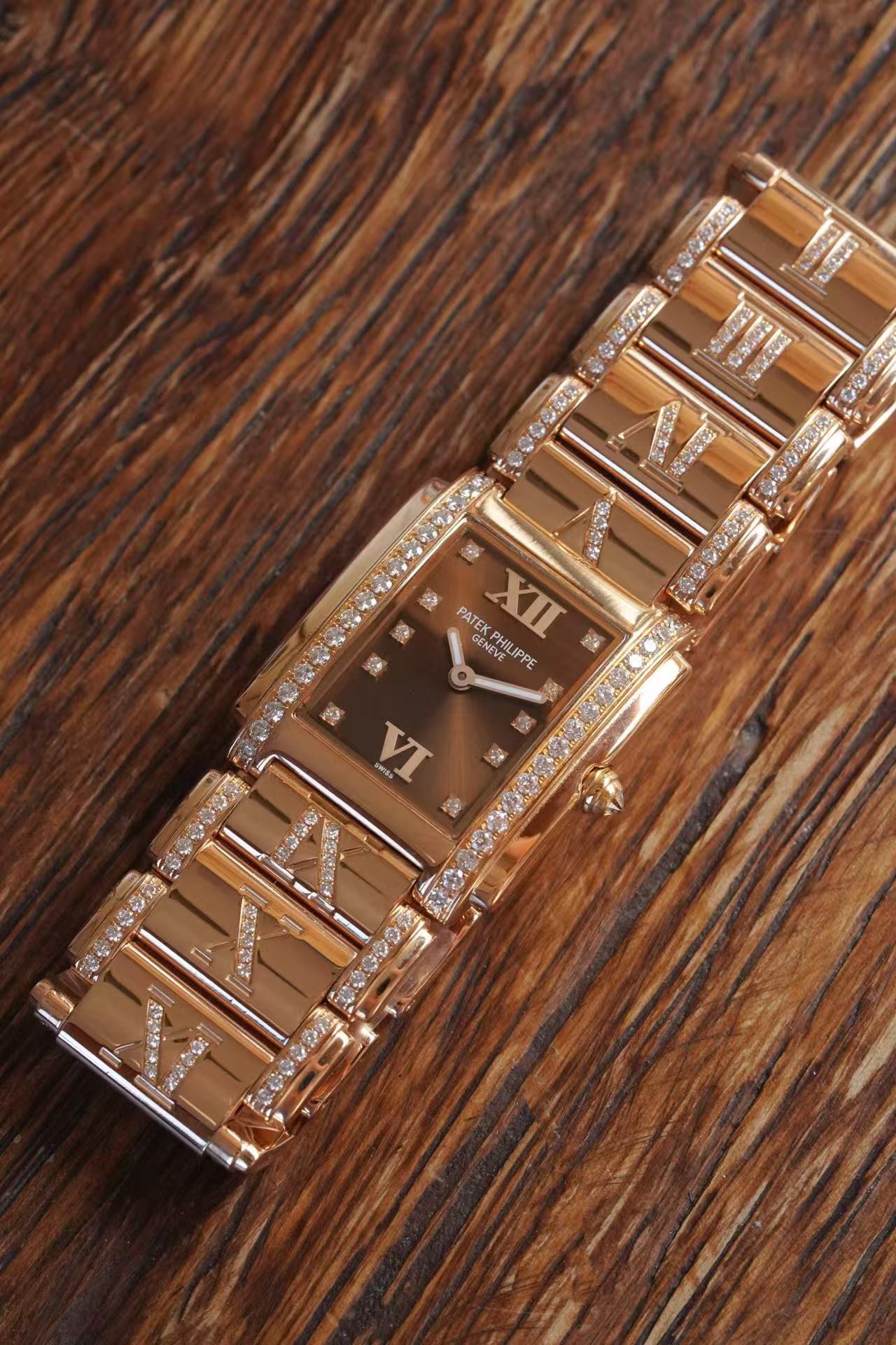 Patek Philippe 4910 detail 5