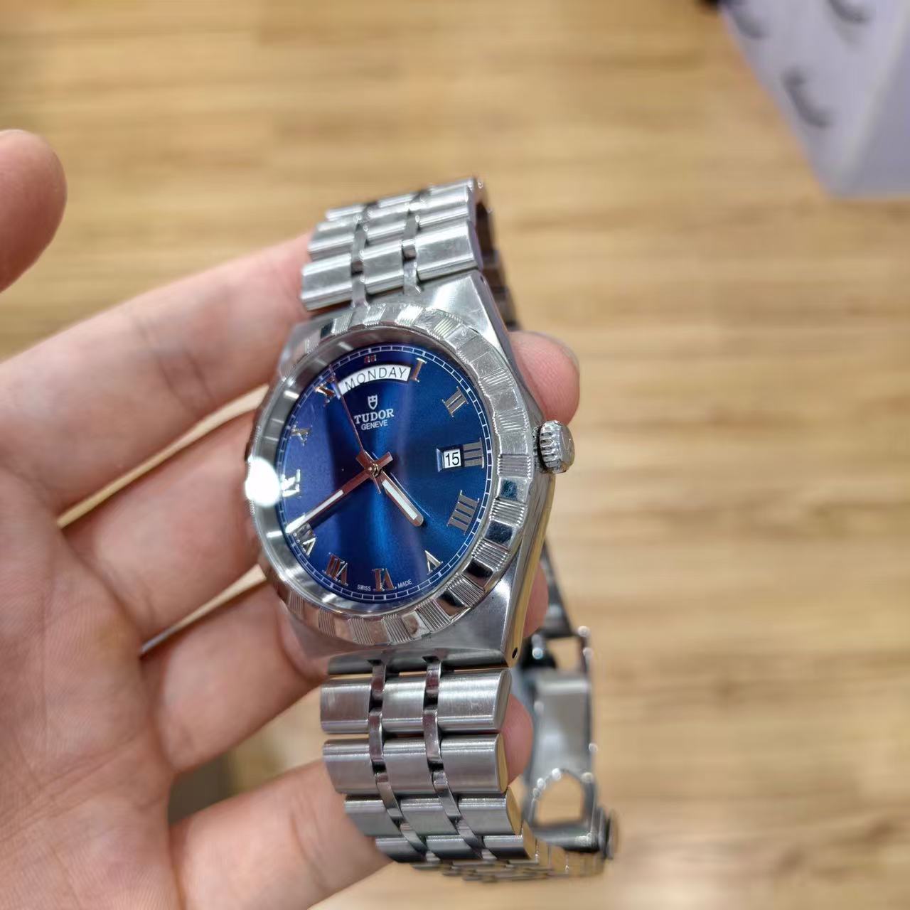 Tudor m28600-0005 detail 2