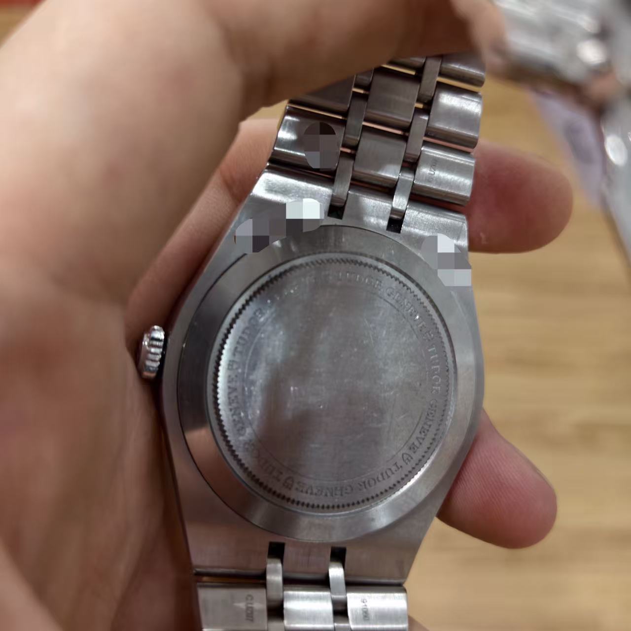 Tudor m28600-0005 detail 3