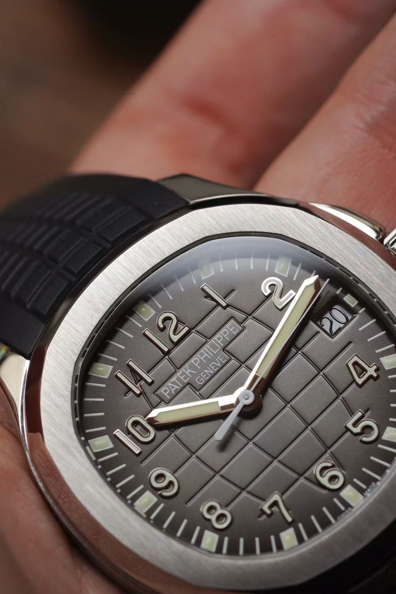 Patek Philippe 5167A detail 4