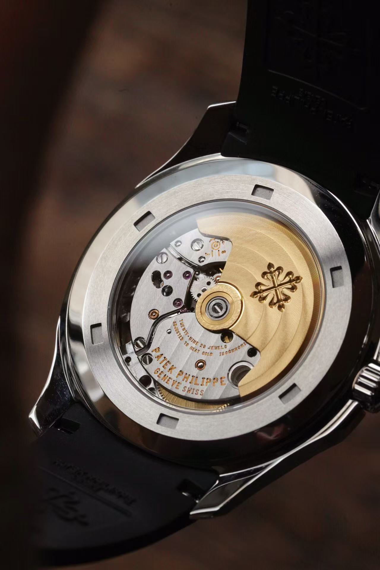 Patek Philippe 5167A detail 5