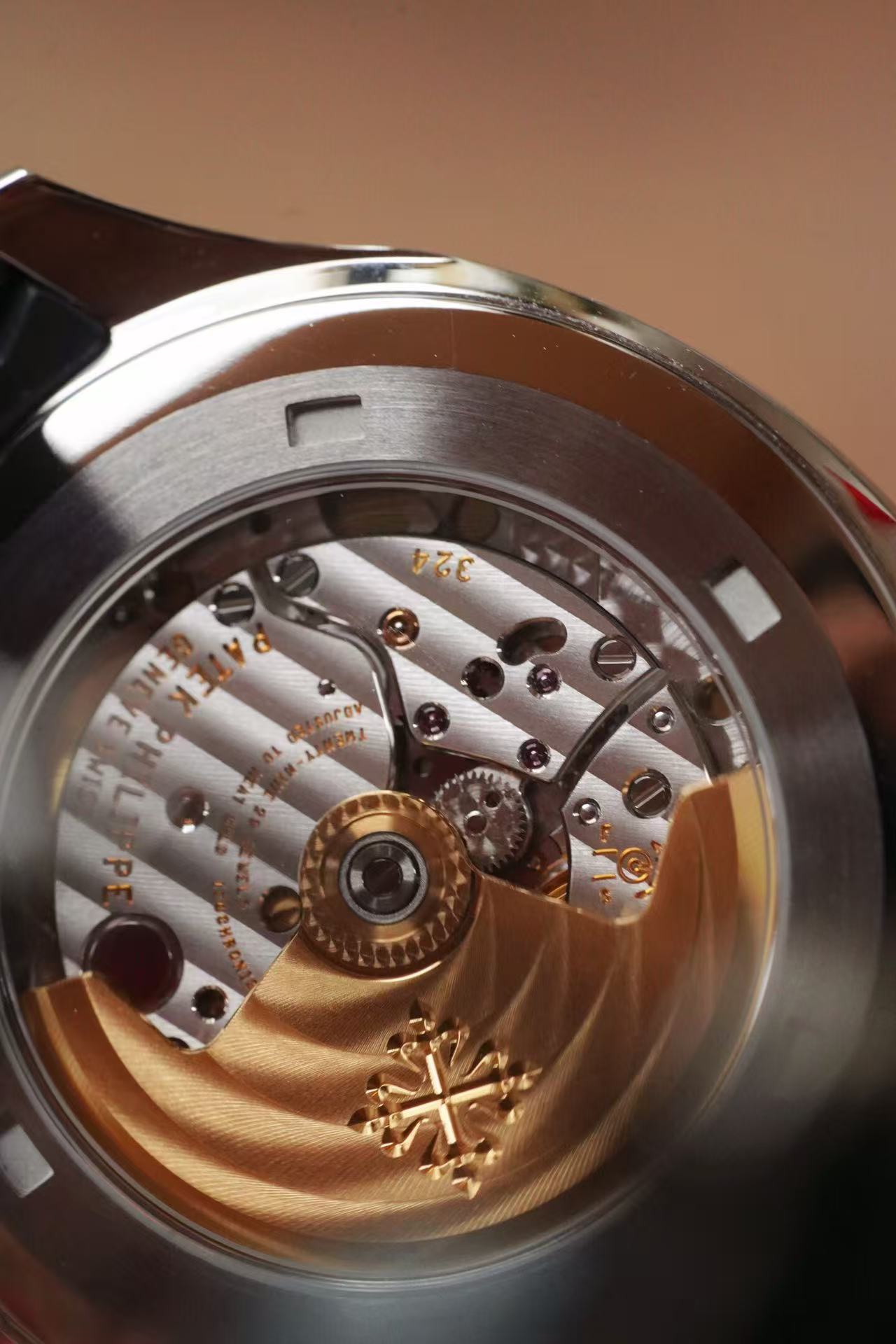 Patek Philippe 5167A detail 6