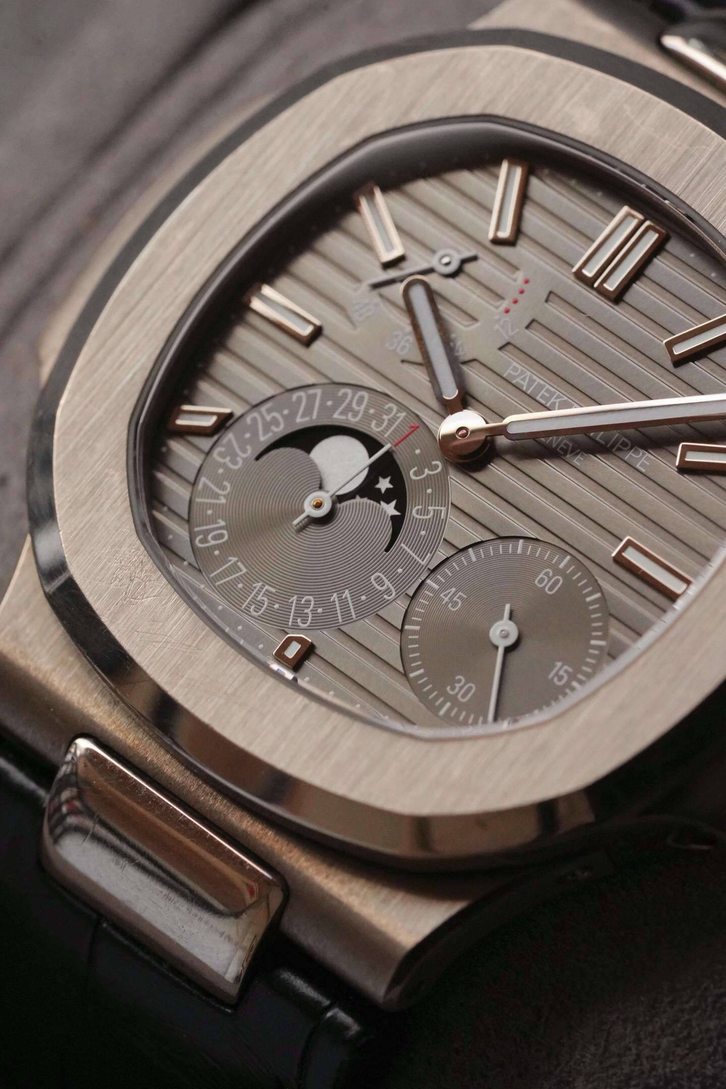 Patek Philippe 5712G-001 detail 1