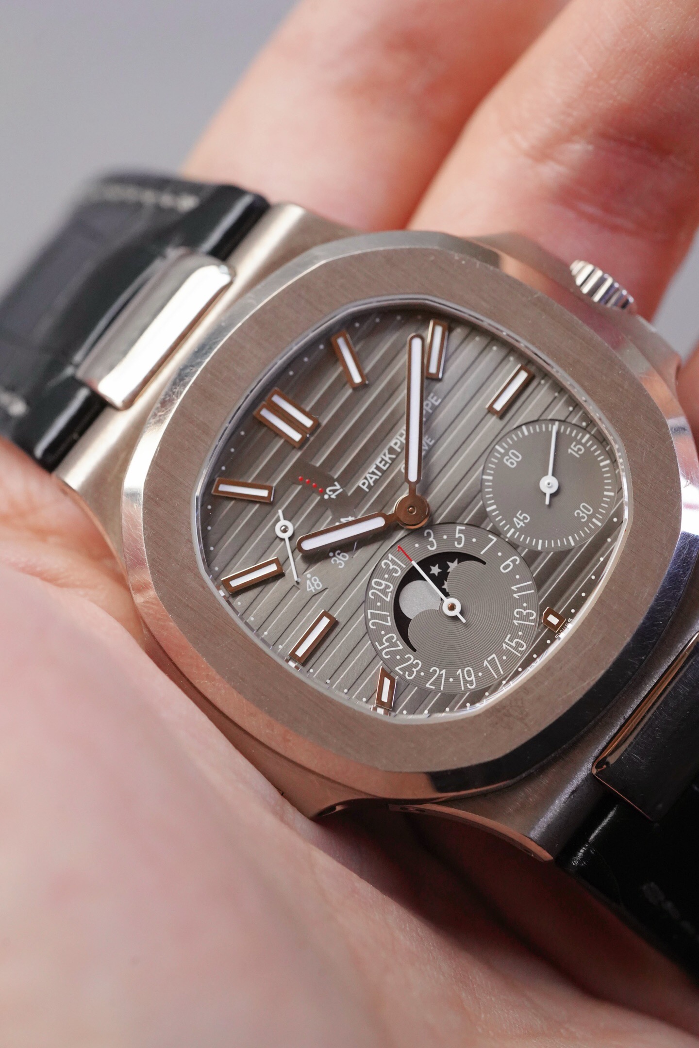 Patek Philippe 5712G-001 detail 3