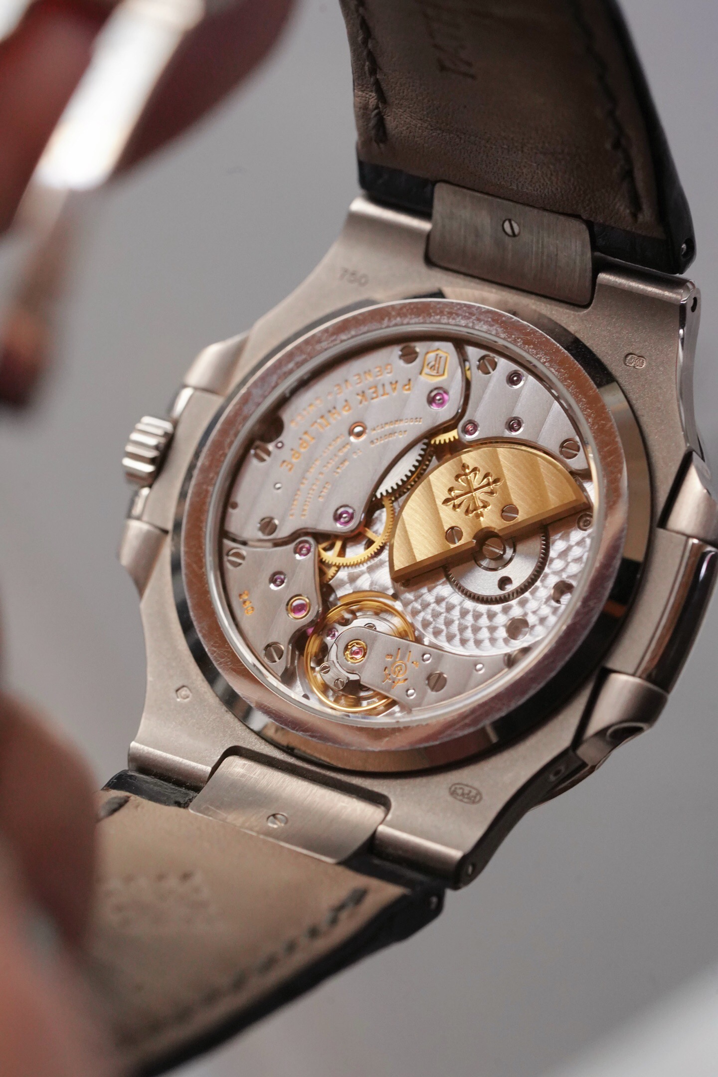 Patek Philippe 5712G-001 detail 4