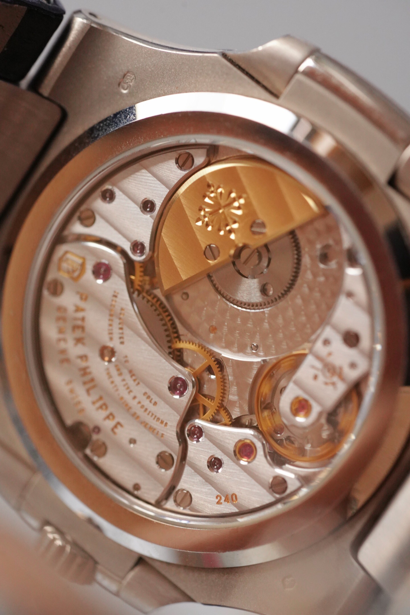 Patek Philippe 5712G-001 detail 5