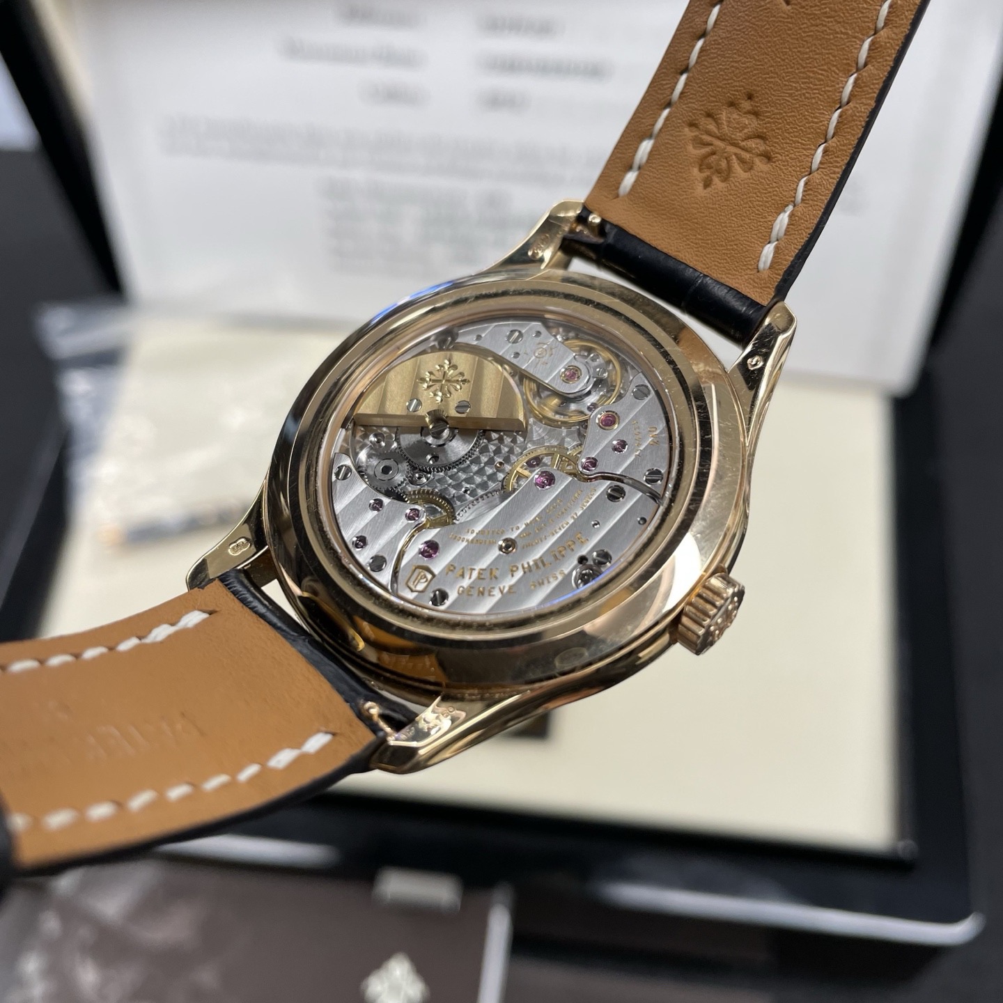 Patek Philippe 5327R-001 detail 5