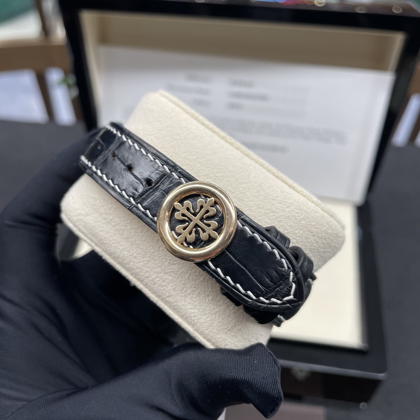 Patek Philippe 5327R-001 detail 4