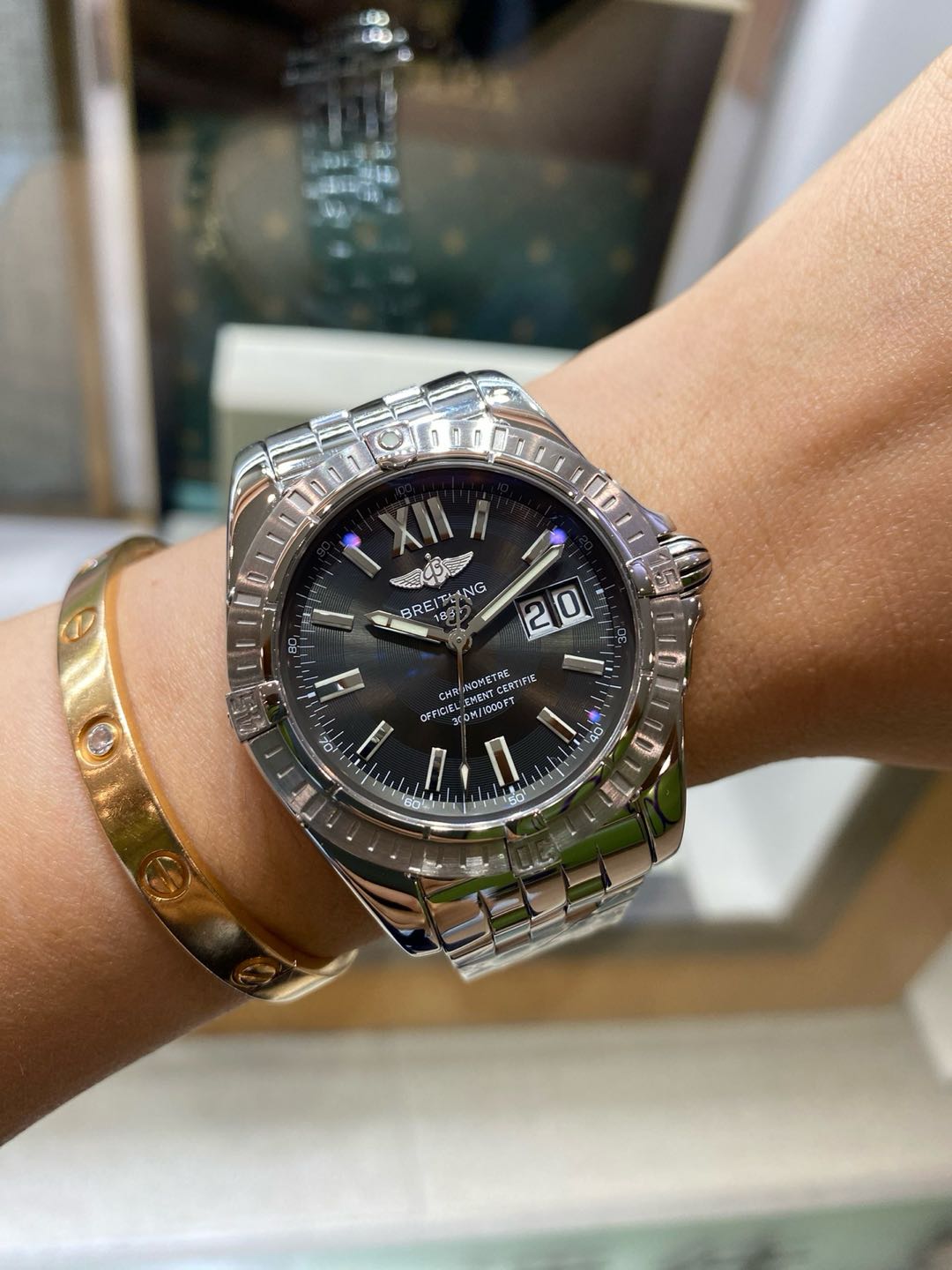 Breitling A49350 detail 4