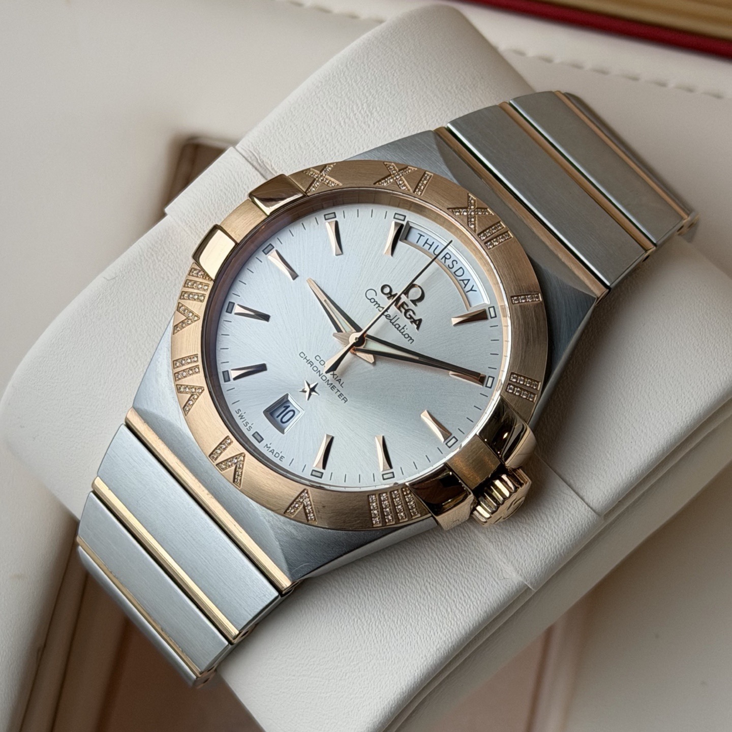 Omega 123.25.38.22.02.001 detail 2