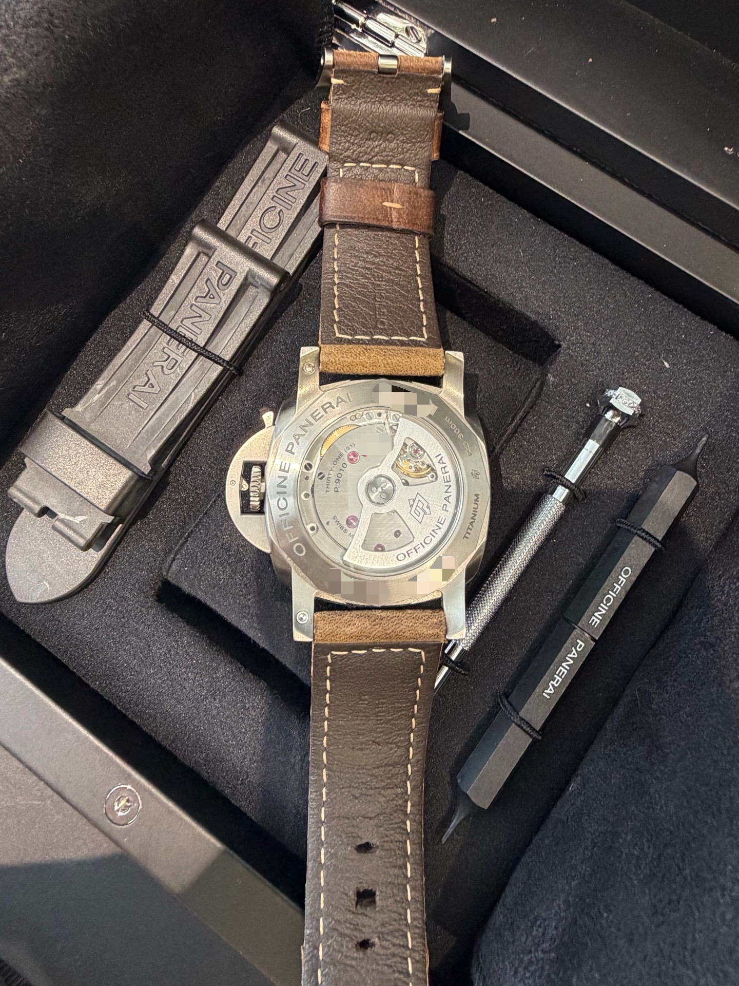 Panerai PAM01351 detail 4
