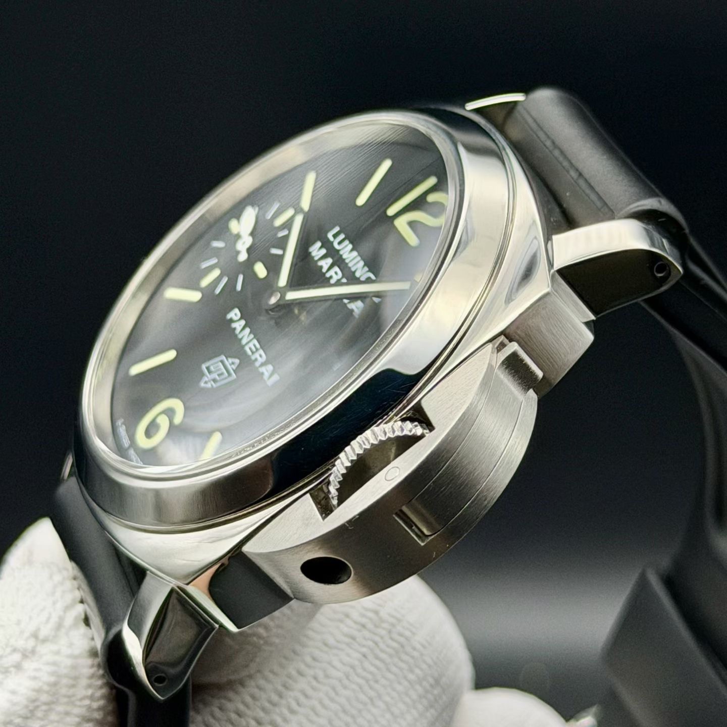 Panerai PAM01005 detail 2