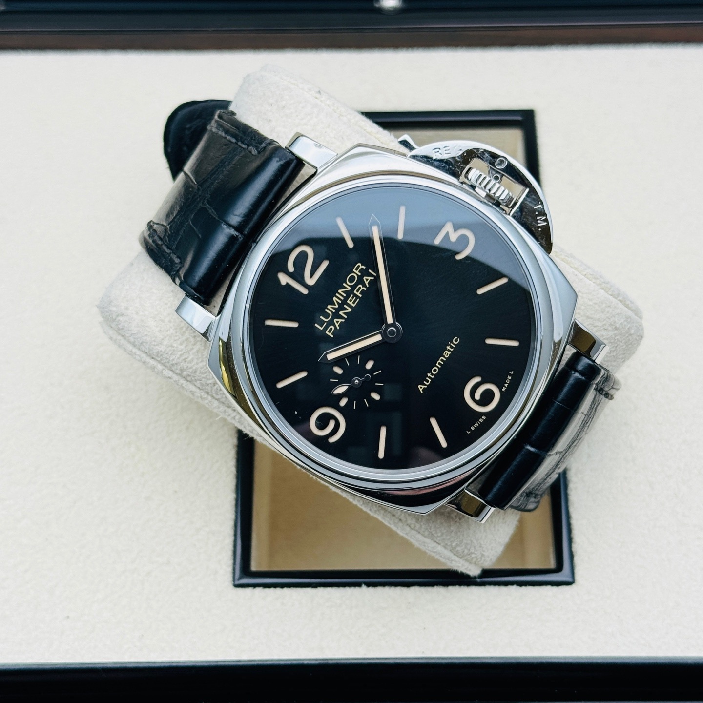Panerai PAM00674 detail 1