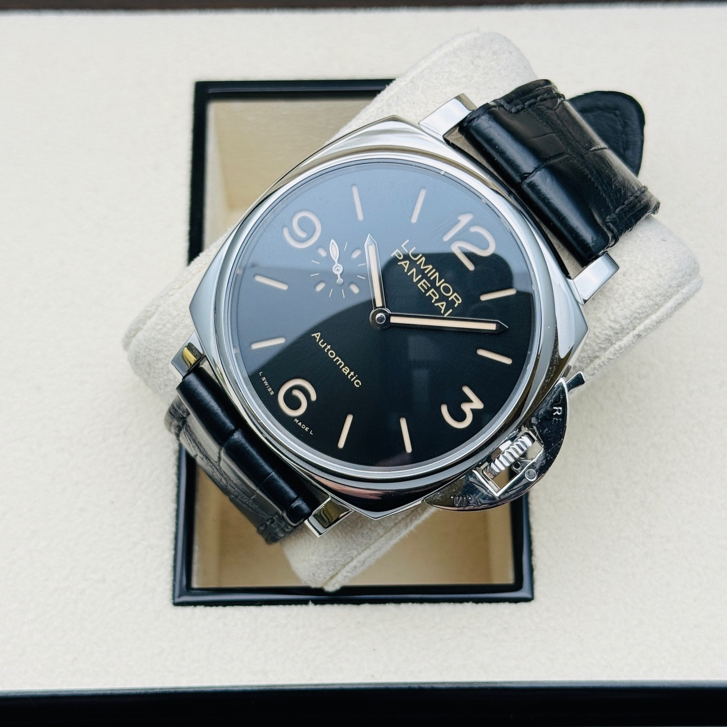 Panerai PAM00674 detail 2
