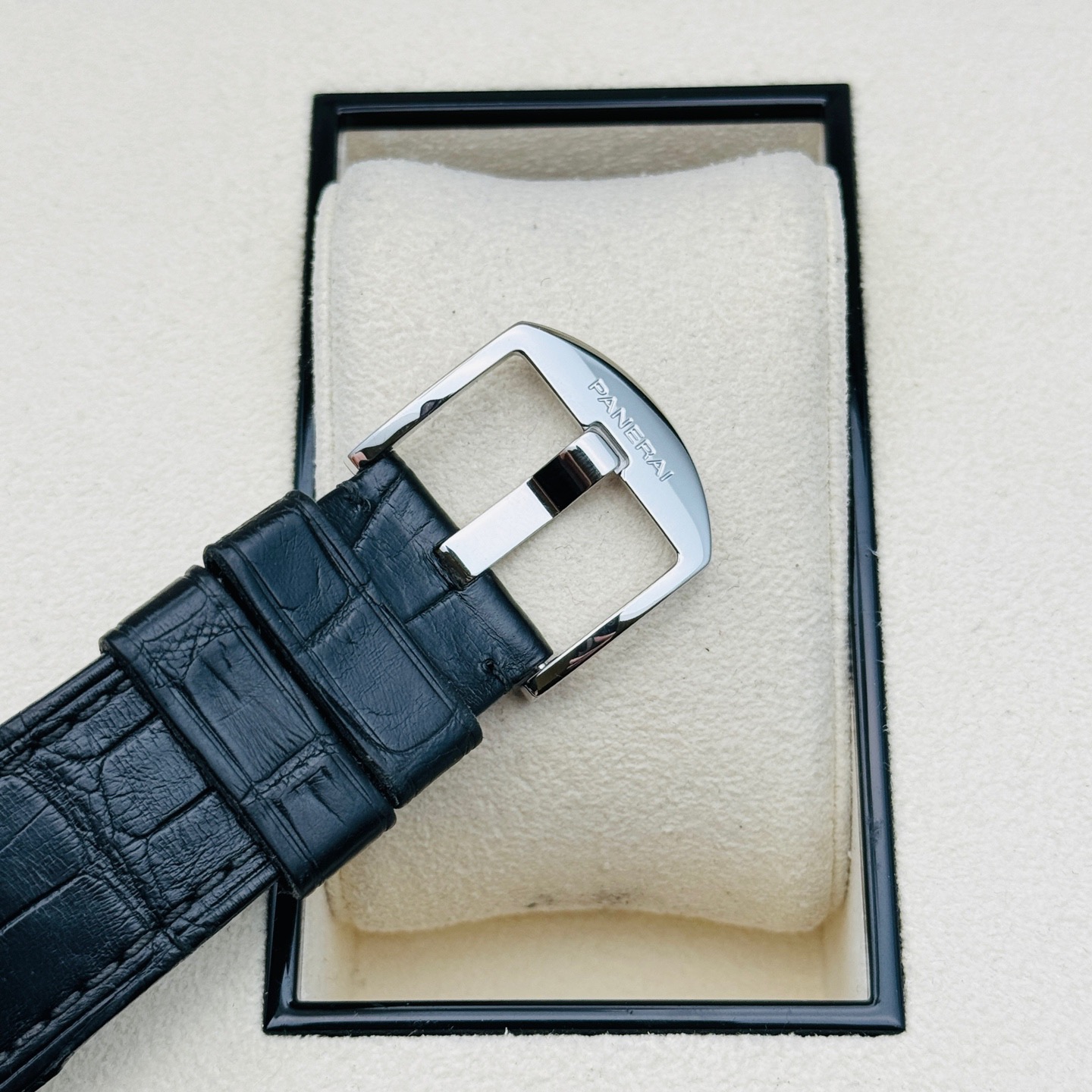 Panerai PAM00674 detail 3