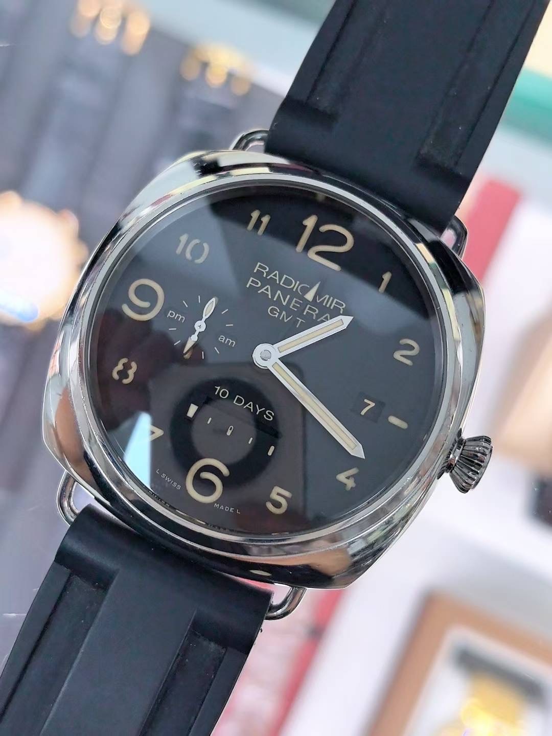 Panerai PAM00551 detail 1