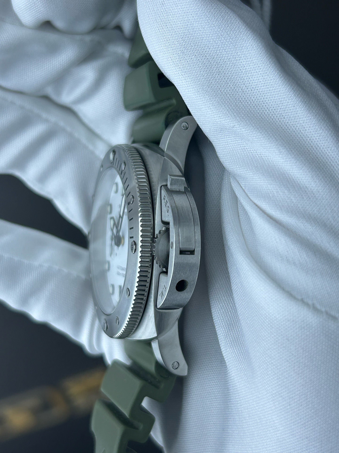Panerai PAM01223 detail 3