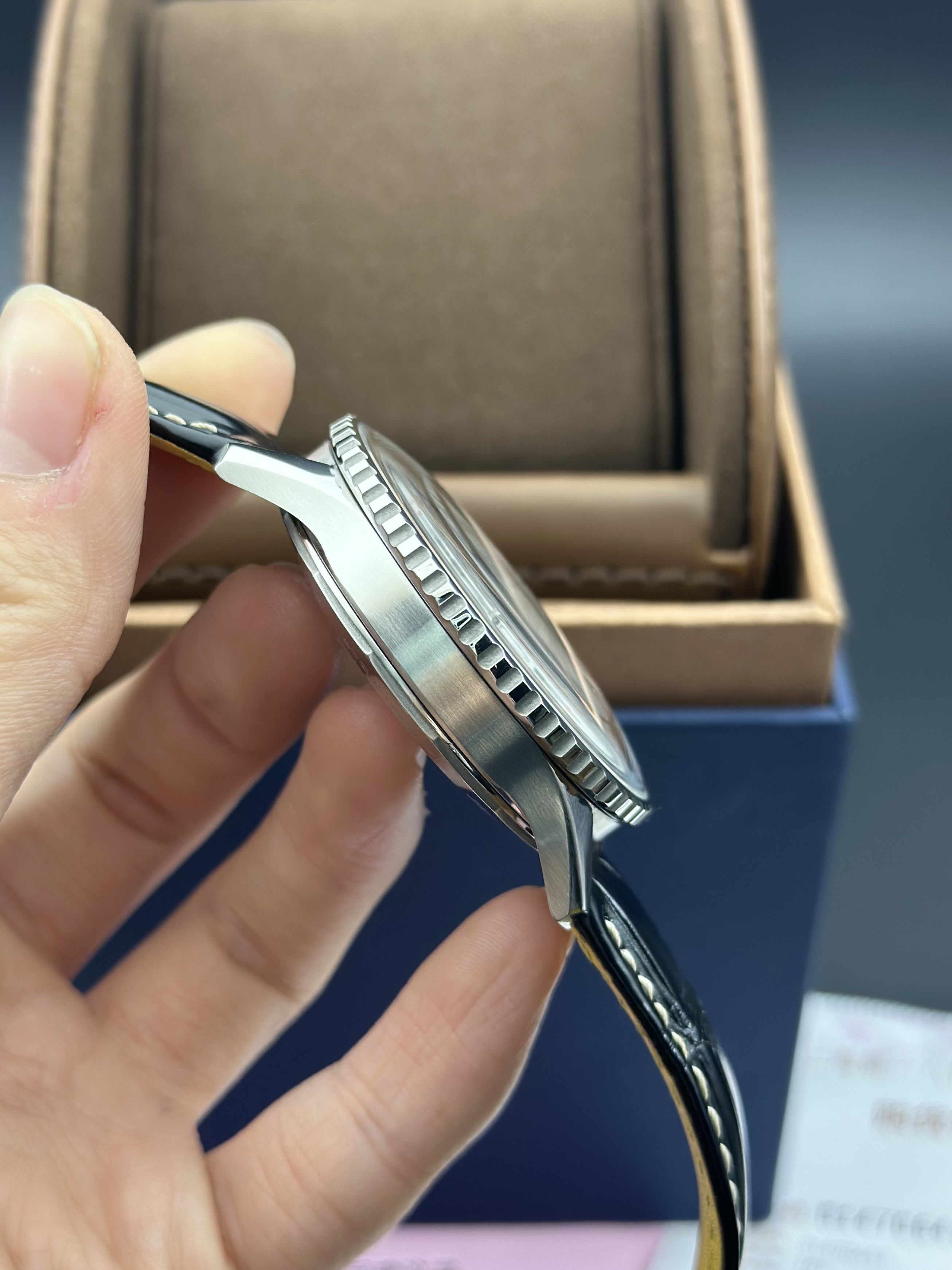 Breitling AB0137311B1P1 detail 2