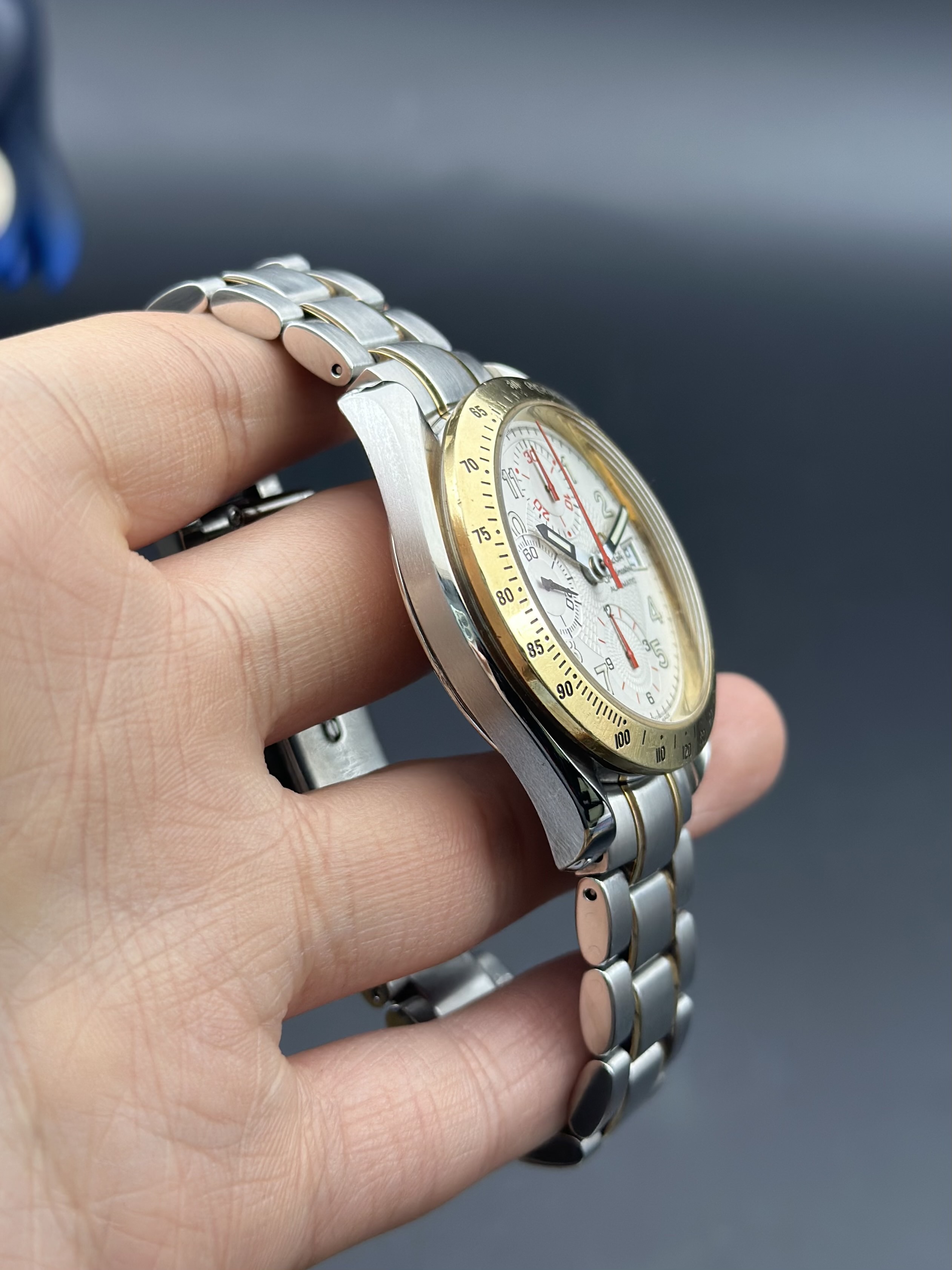 Omega 3313.33.00 detail 2