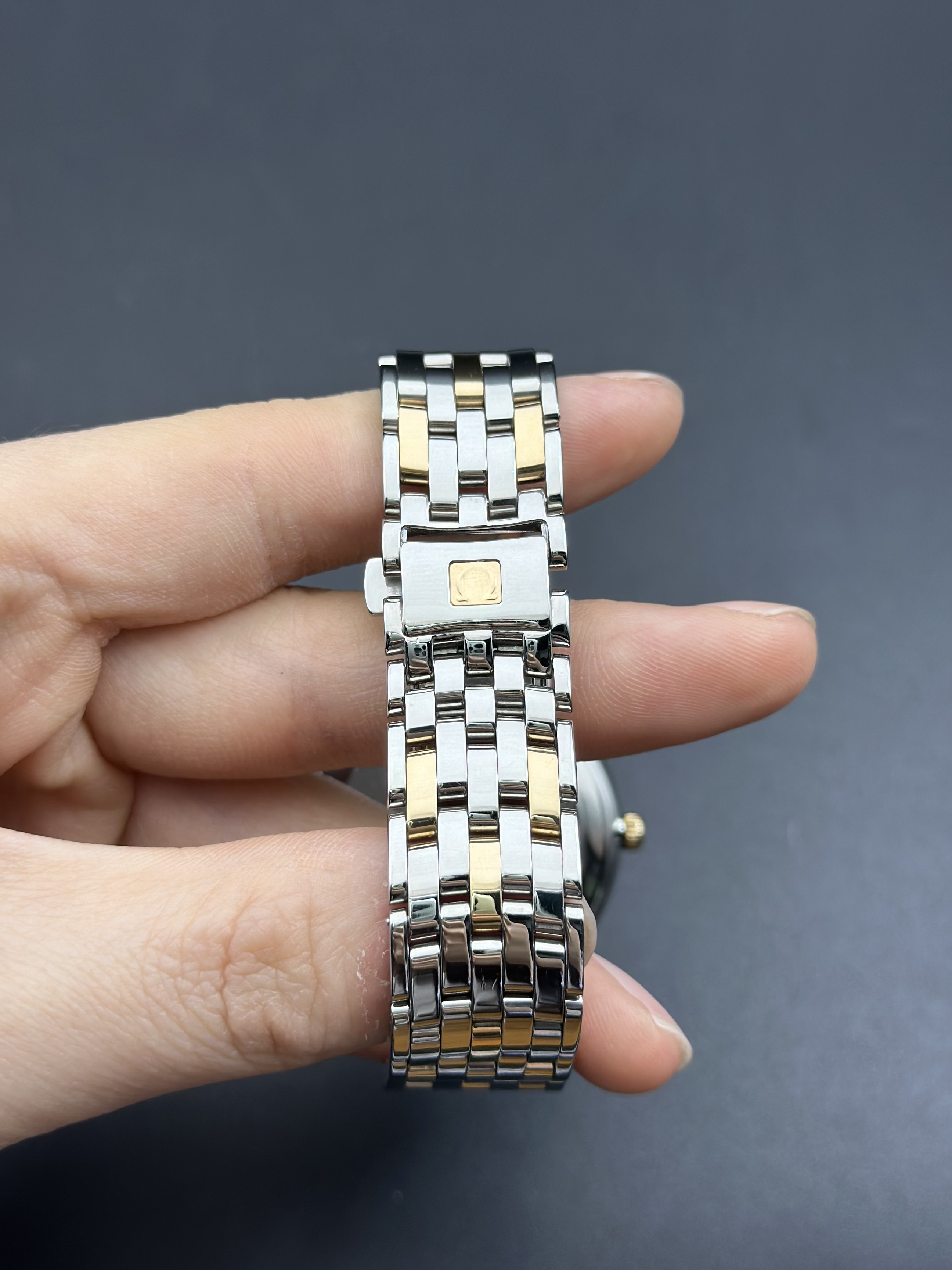 Omega 4374.31.00 detail 4