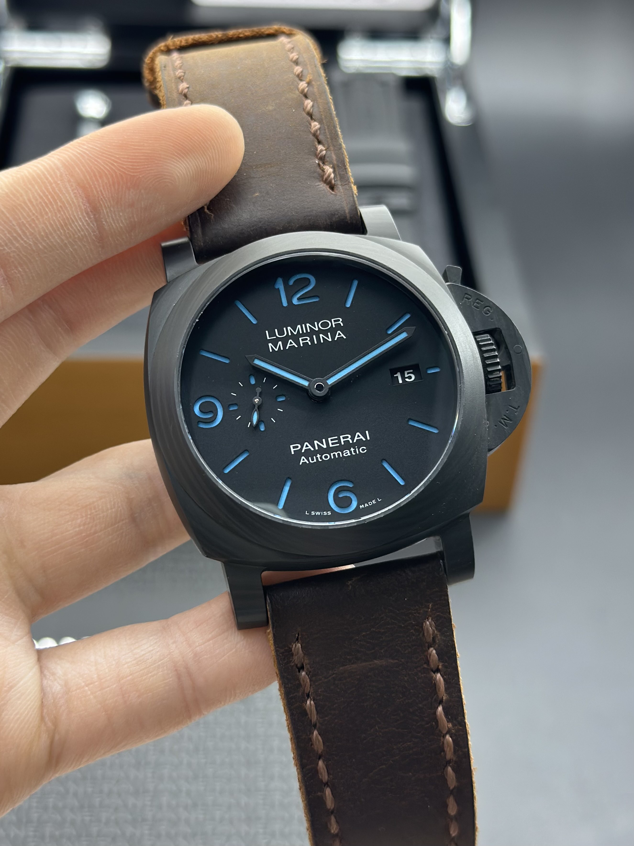 Panerai PAM01661 detail 1