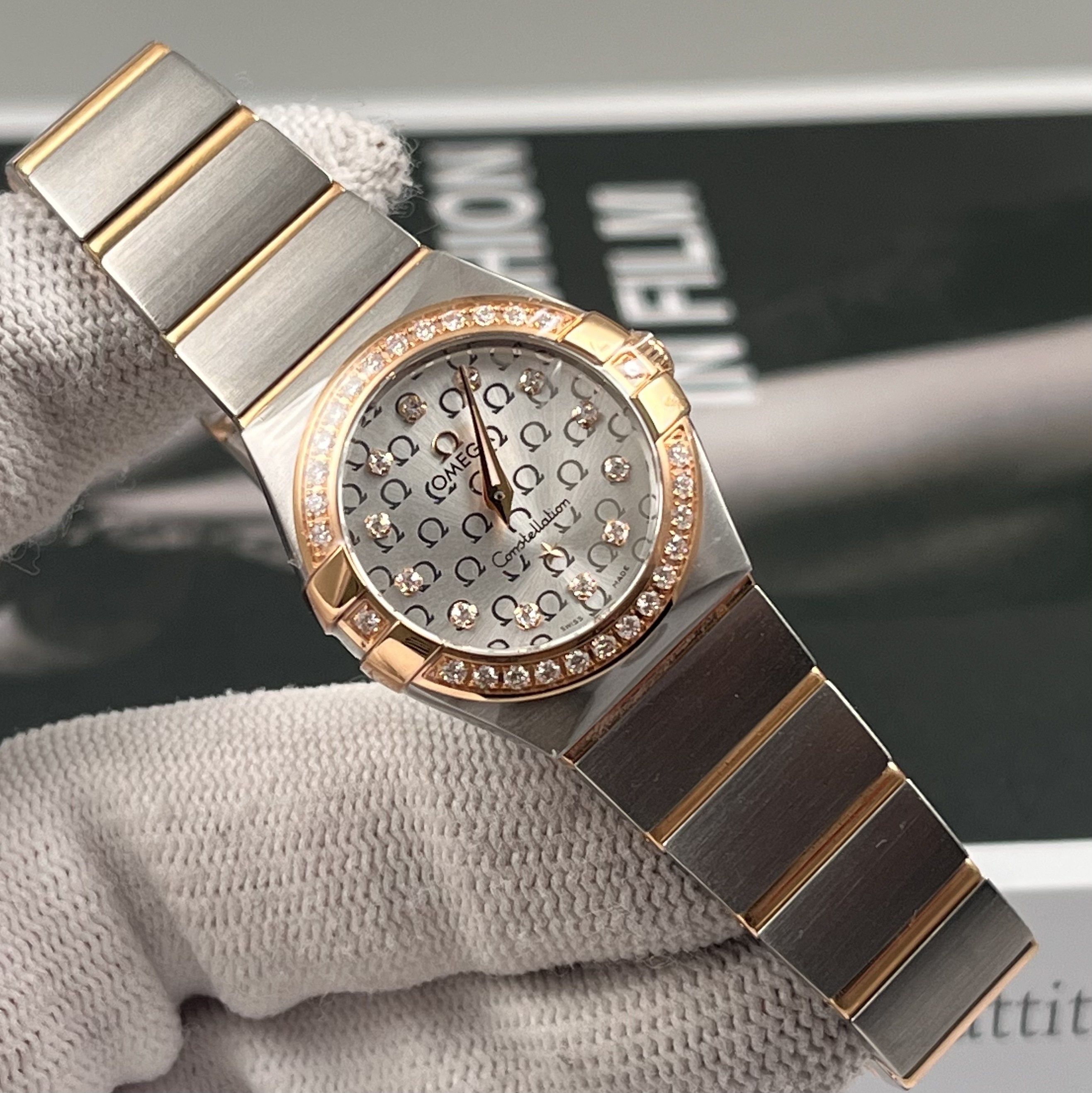 Omega 123.25.24.60.52.001 detail 2