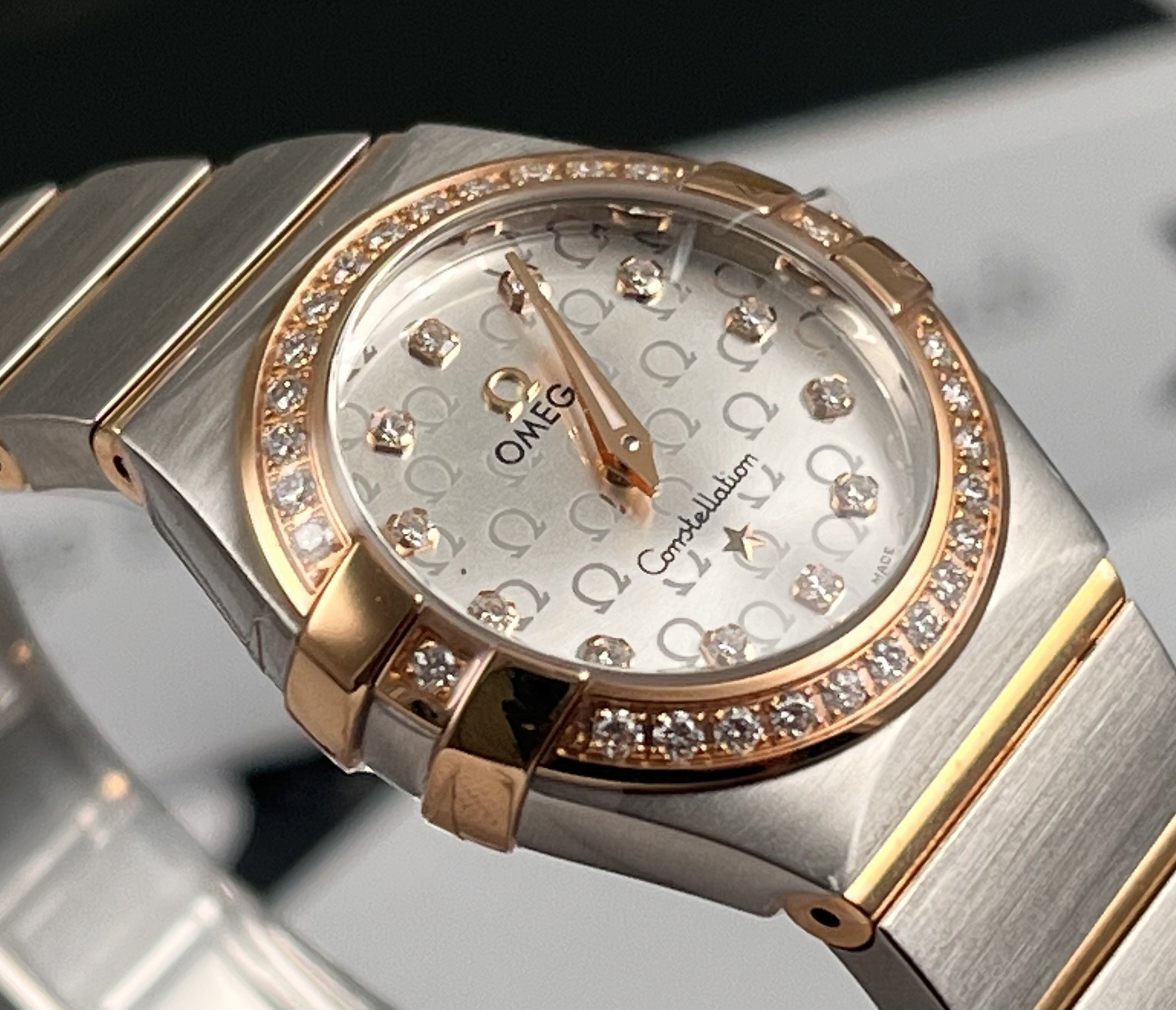 Omega 123.25.24.60.52.001 detail 3