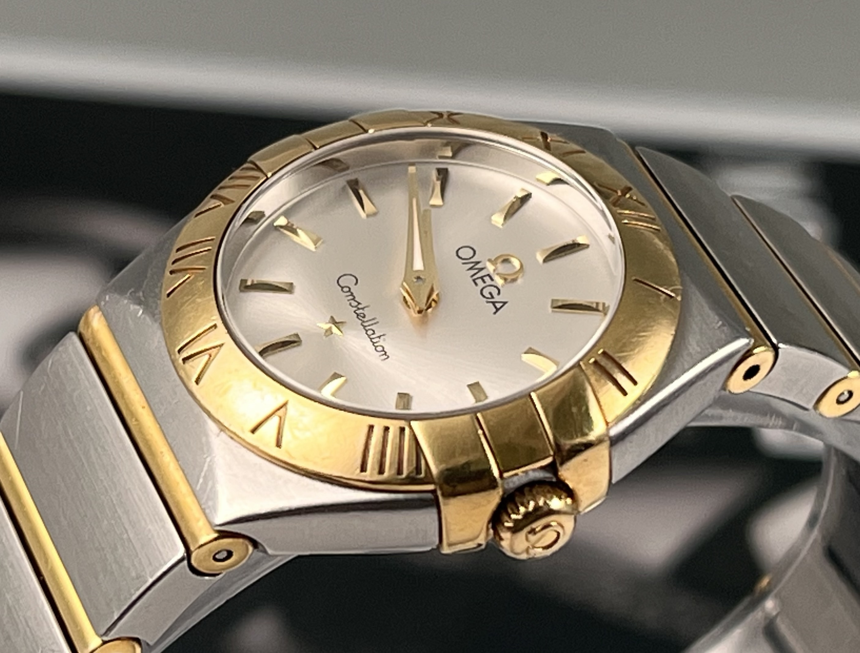 Omega 123.20.24.60.05.002 detail 1