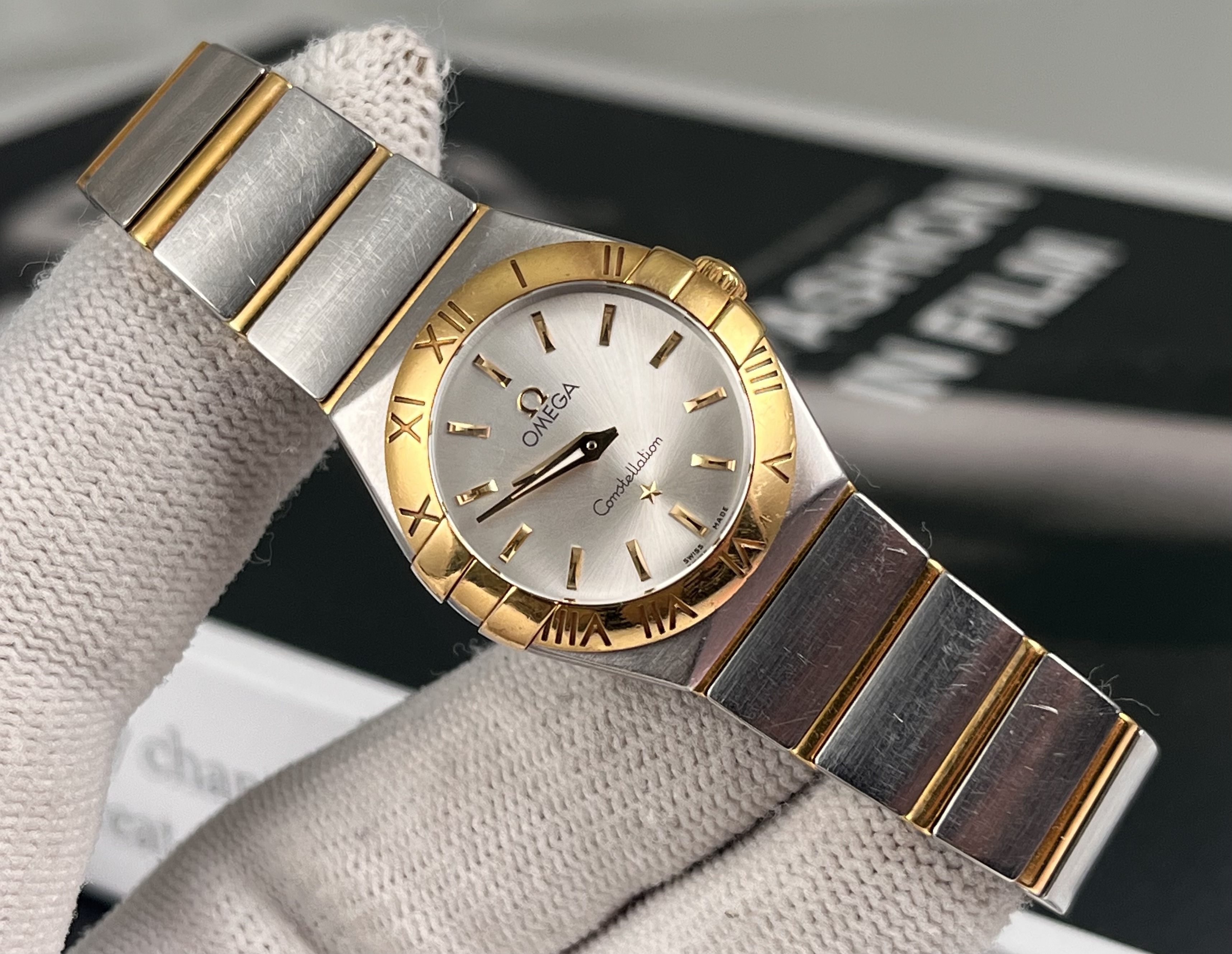 Omega 123.20.24.60.05.002 detail 4