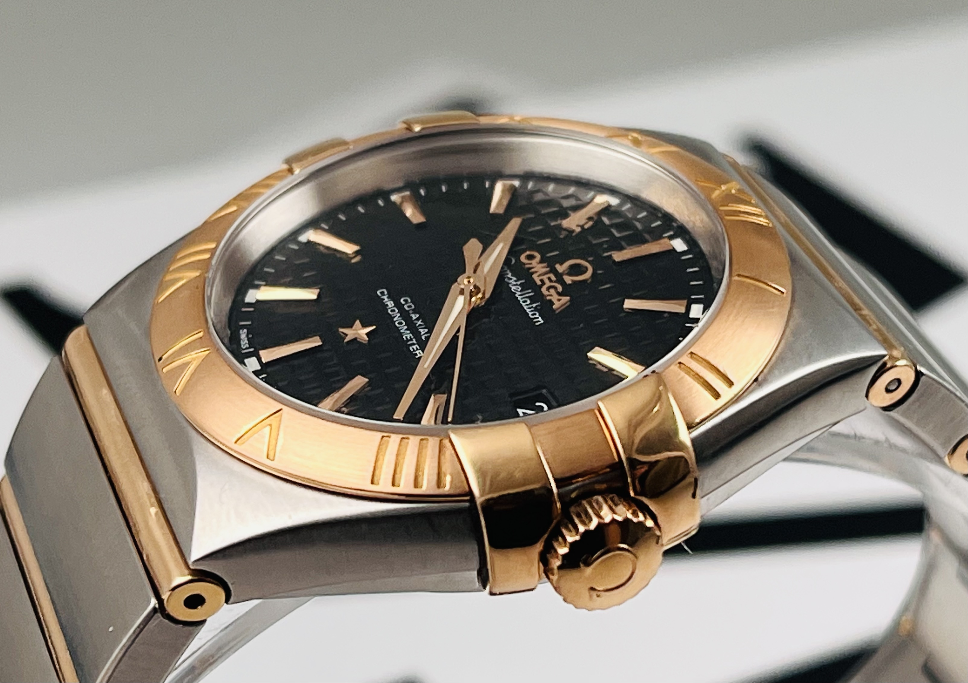Omega 123.20.35.20.01.001 detail 3
