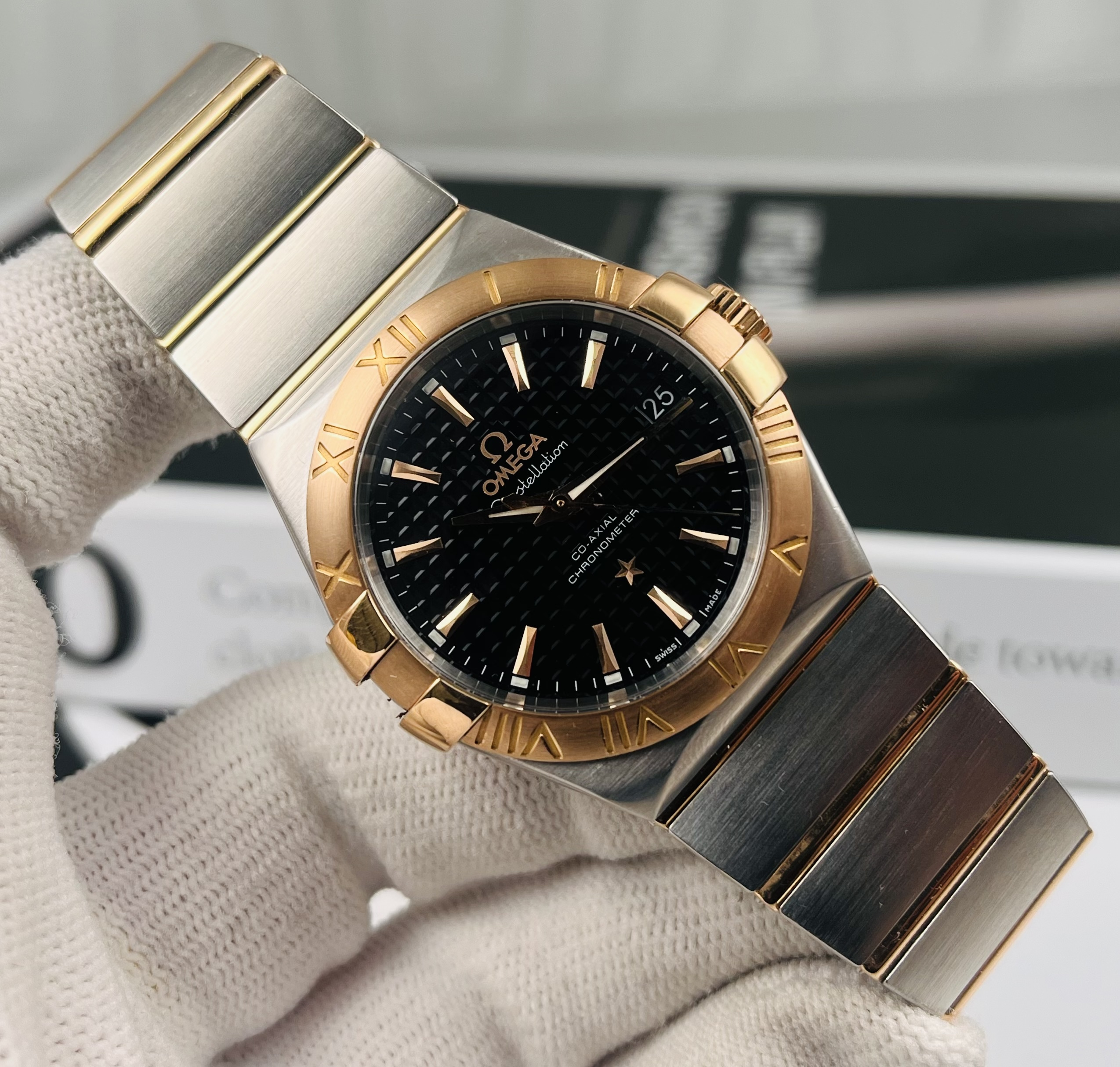 Omega 123.20.35.20.01.001 detail 4