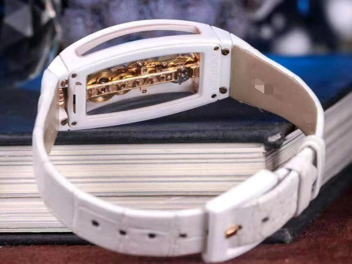 Corum 113.109.15-0009-0000R detail 4