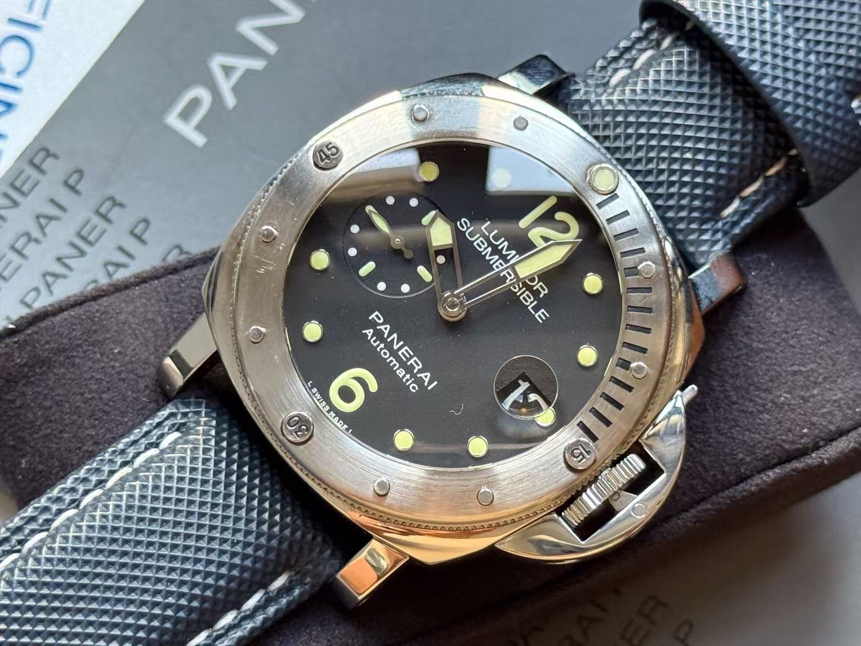Panerai PAM01024 detail 1