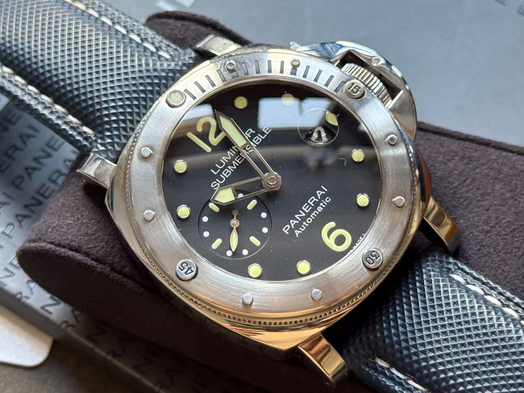Panerai PAM01024 detail 2