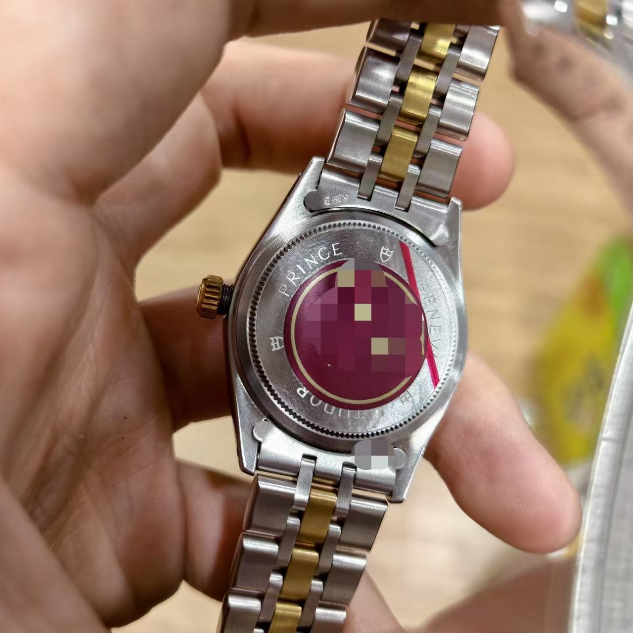 Tudor 72033 detail 3