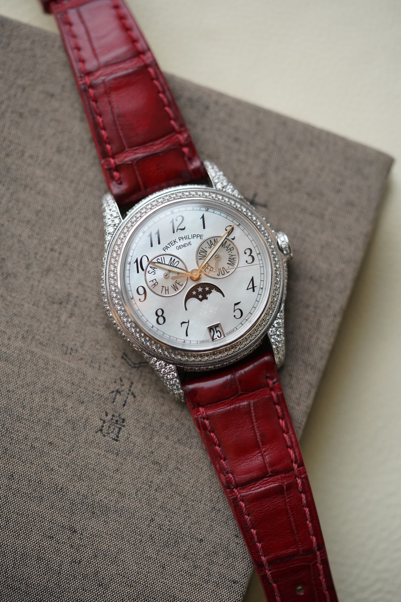Patek Philippe 4937G-001 detail 1