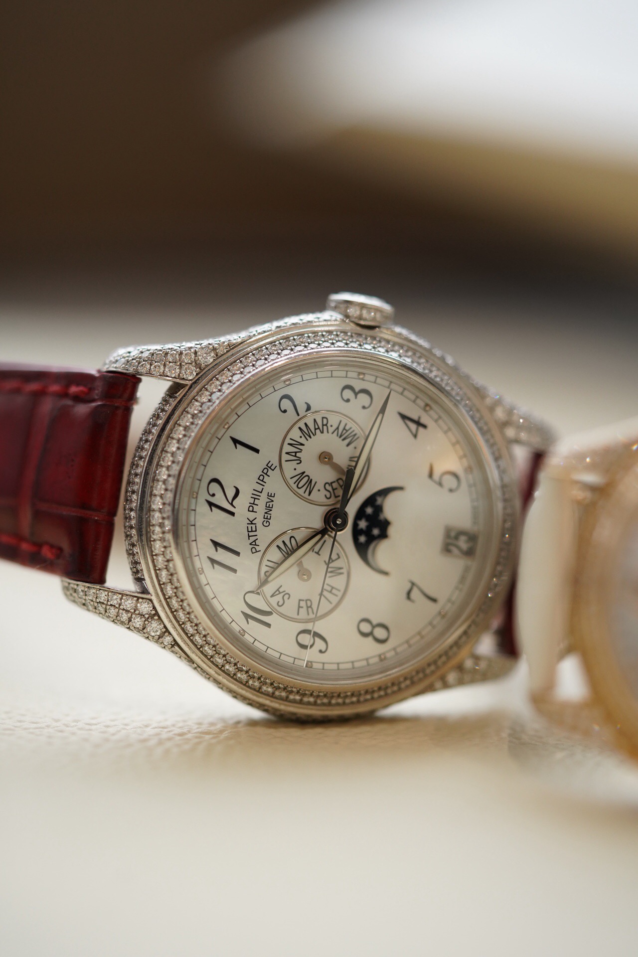 Patek Philippe 4937G-001 detail 4
