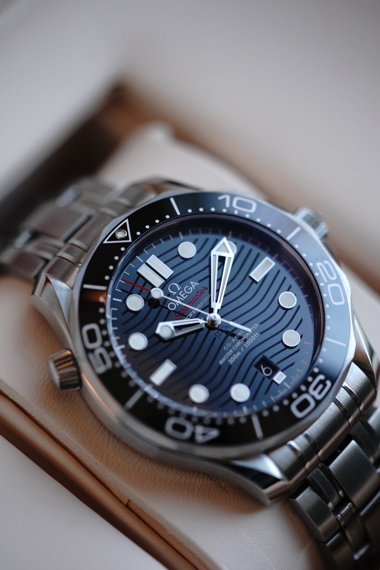 Omega 210.30.42.20.01.001 detail 4