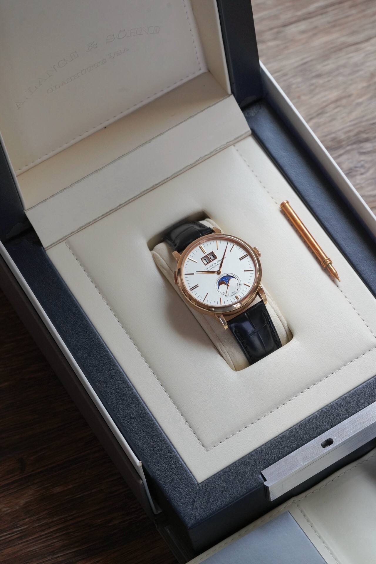 A. Lange & S&ouml;hne 384.032 detail 6