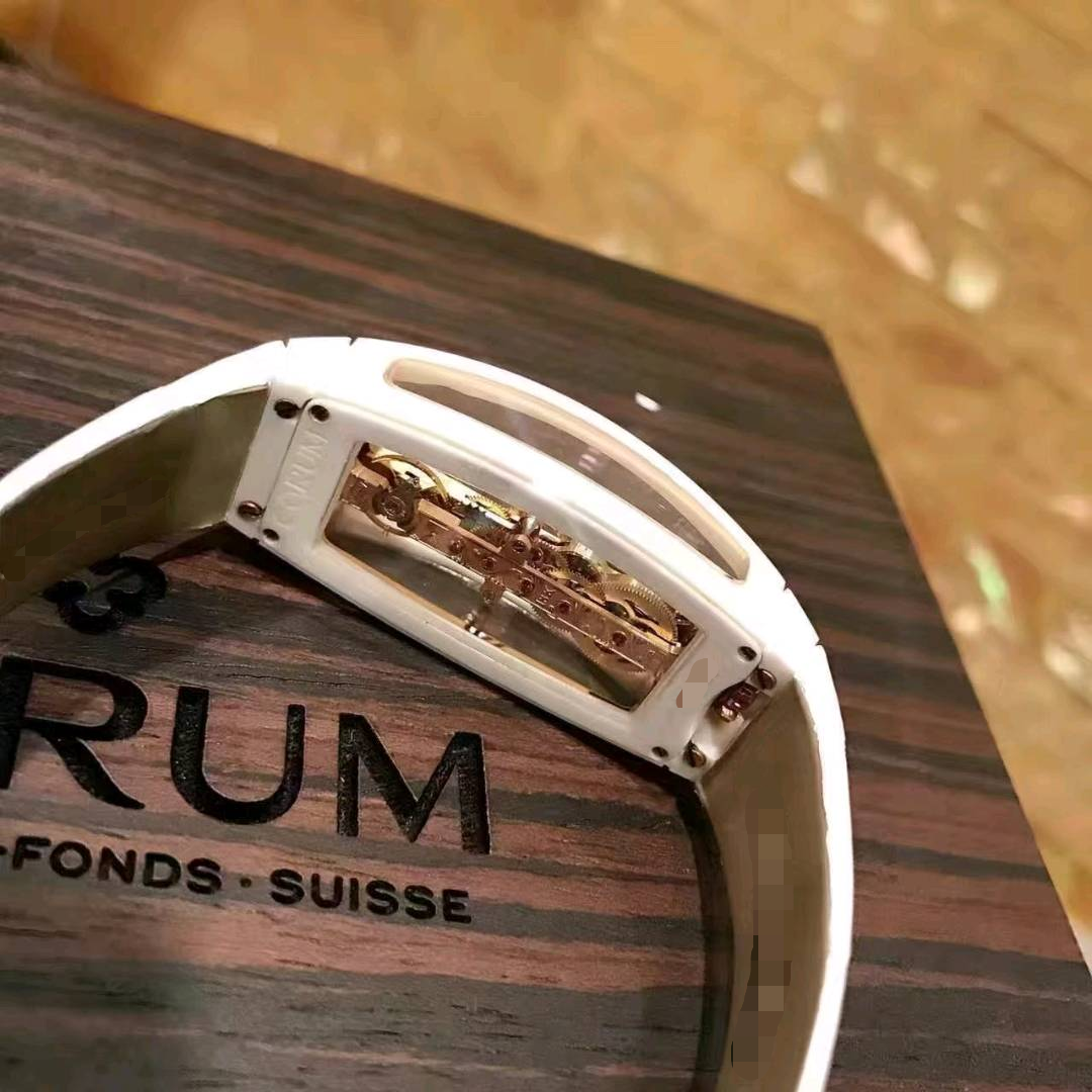 Corum 113.109.15-0009-0000R detail 5