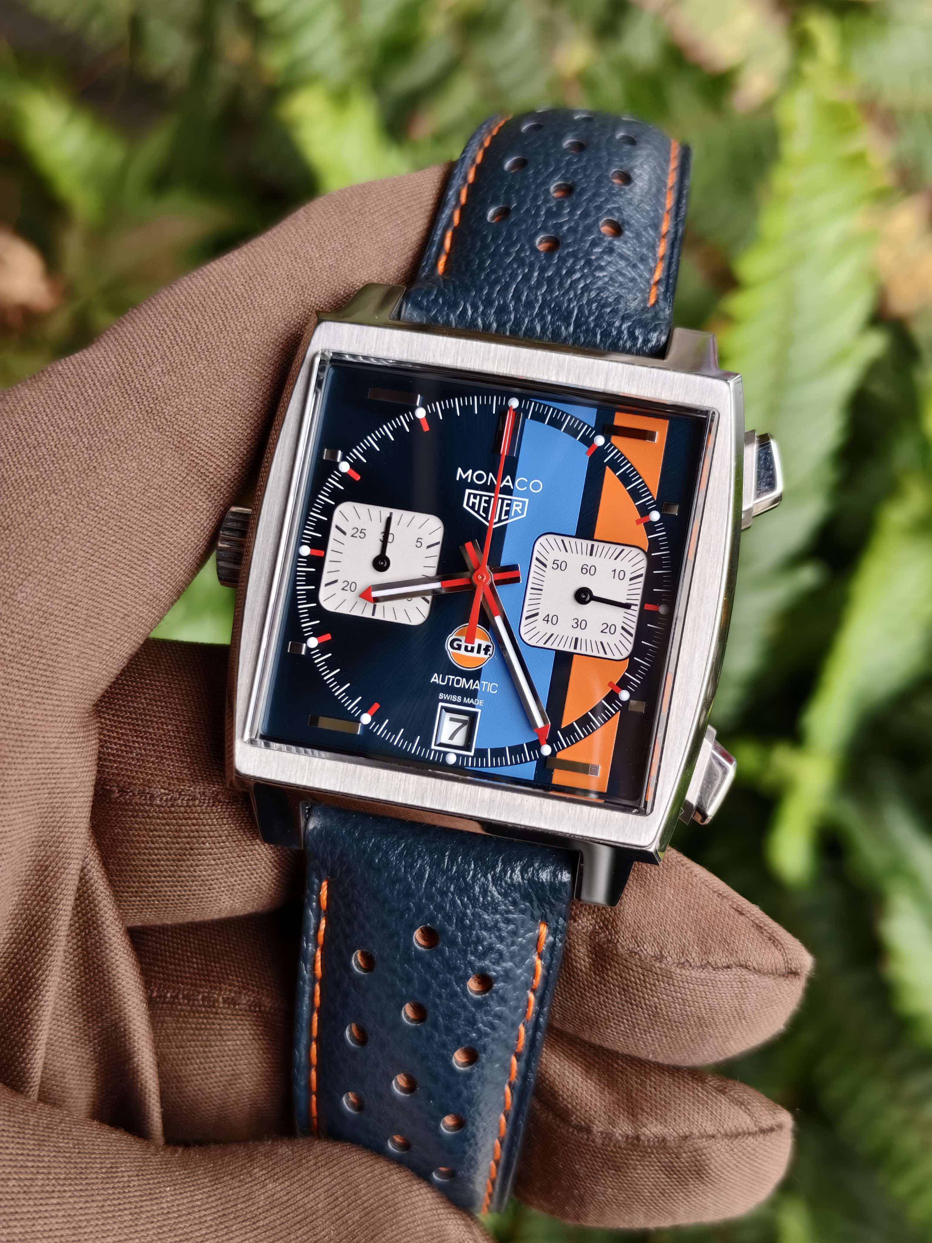 TAG Heuer CAW211R.FC6401 detail 1