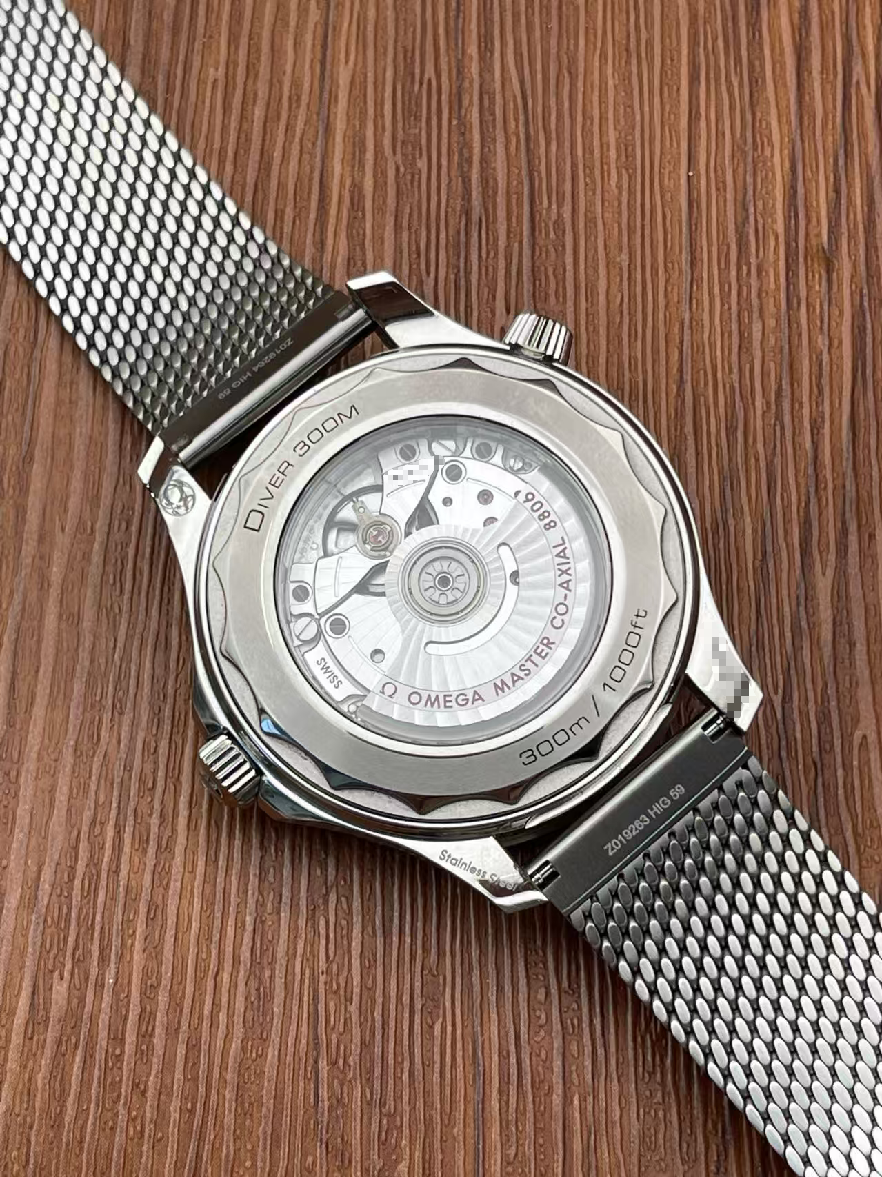 Omega 210.30.42.20.01.010 detail 3