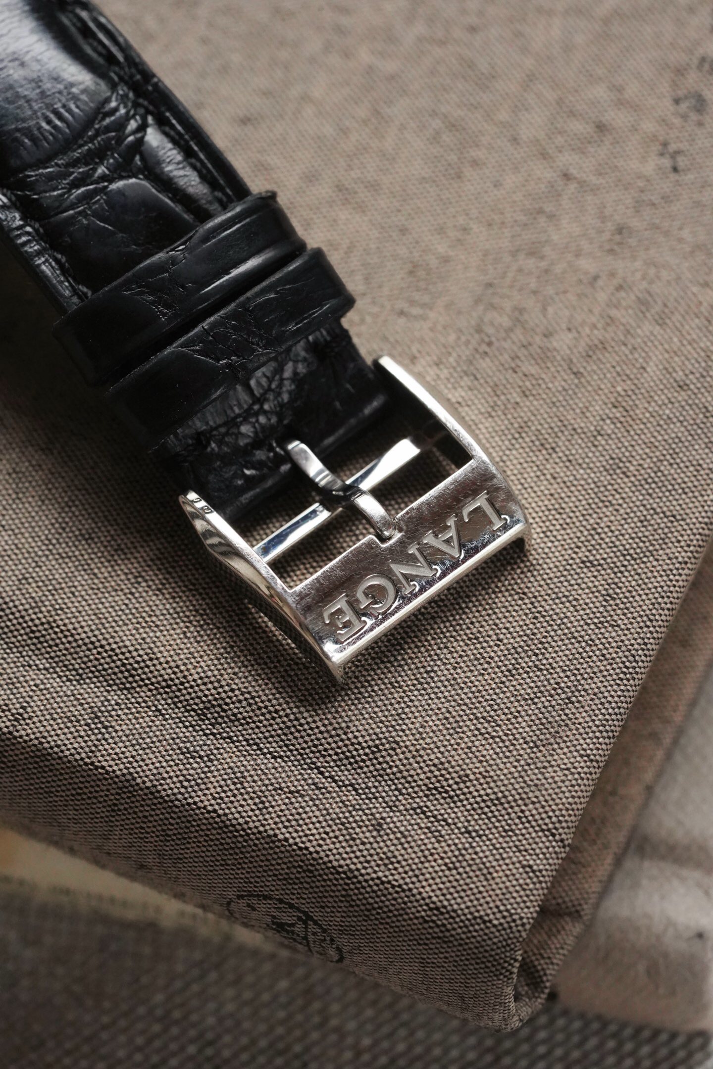 A. Lange & S&ouml;hne 320.025 detail 5