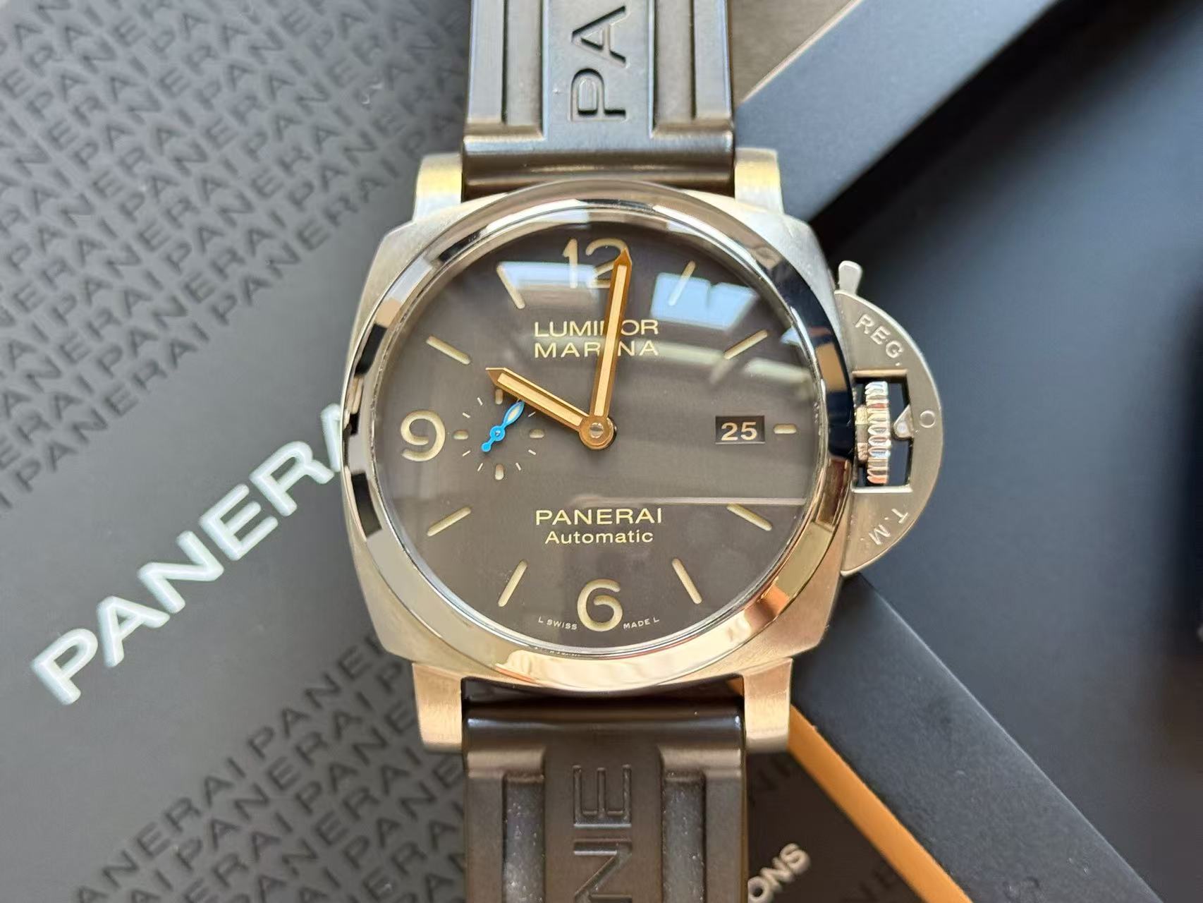 Panerai PAM01351 detail 1